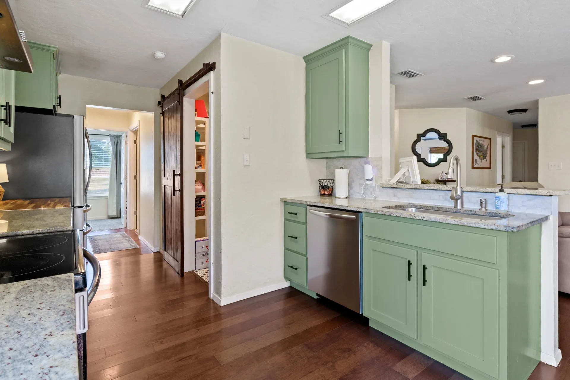 Single Family Residence For Sale in Titus County , 380 N Frontage Rd, Mt Pleasant, Texas 75455, 4 Bedroom, 2 Bathroom, Garage spaces, 1,728 Sqft, built in 1999, mls#21384155, Real Estate Agent in Mt Pleasant, Homes For Sale in Titus county, Homes For Sale in Mt Pleasant, Realtor in Mt Pleasant Texas, Real Estate Brokerage Independent Realty Texas, Luminita Cordes Realtor
