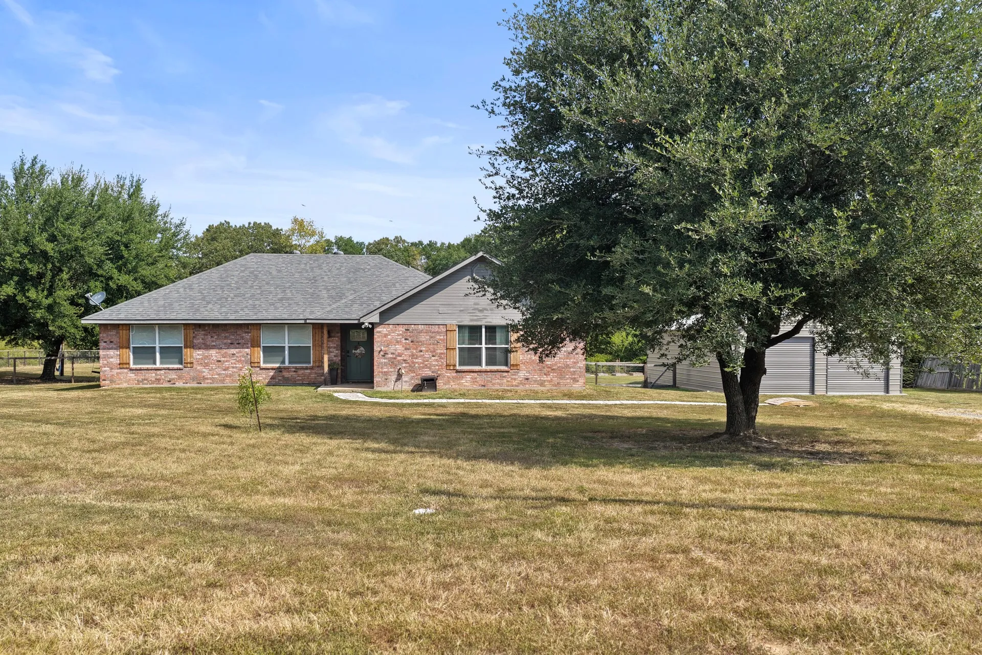 Single Family Residence For Sale in Titus County , 380 N Frontage Rd, Mt Pleasant, Texas 75455, 4 Bedroom, 2 Bathroom, Garage spaces, 1,728 Sqft, built in 1999, mls#21384155, Real Estate Agent in Mt Pleasant, Homes For Sale in Titus county, Homes For Sale in Mt Pleasant, Realtor in Mt Pleasant Texas, Real Estate Brokerage Independent Realty Texas, Luminita Cordes Realtor
