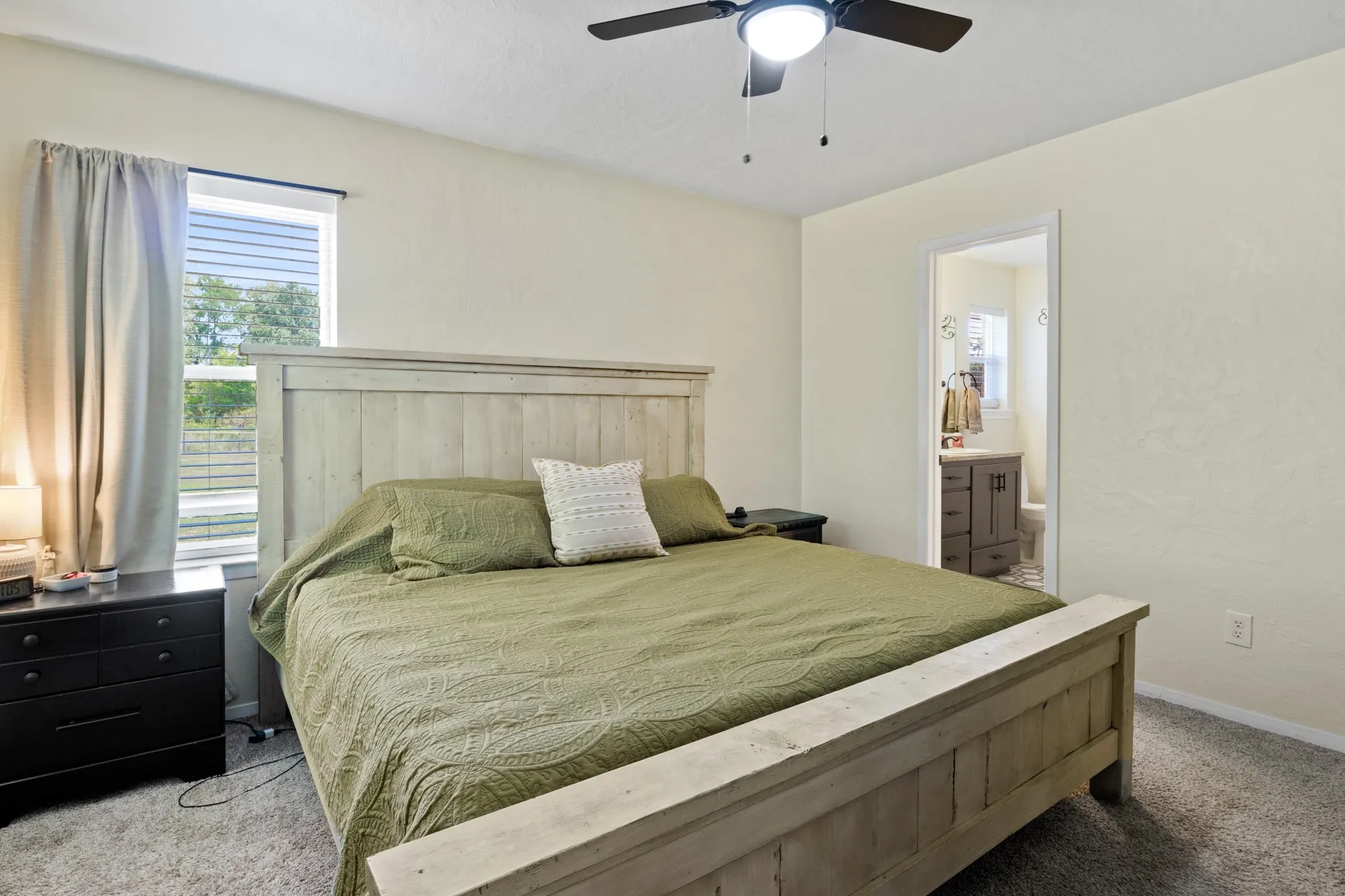 Single Family Residence For Sale in Titus County , 380 N Frontage Rd, Mt Pleasant, Texas 75455, 4 Bedroom, 2 Bathroom, Garage spaces, 1,728 Sqft, built in 1999, mls#21384155, Real Estate Agent in Mt Pleasant, Homes For Sale in Titus county, Homes For Sale in Mt Pleasant, Realtor in Mt Pleasant Texas, Real Estate Brokerage Independent Realty Texas, Luminita Cordes Realtor
