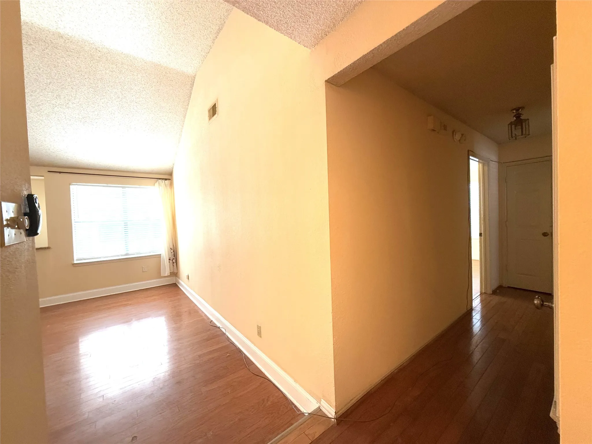 Single Family Residence For Sale in Dallas County , 653 Thompson Drive, Coppell, Texas 75019, 4 Bedroom, 2 Bathroom, 2 Garage spaces, 1,958 Sqft, built in 1986, mls#21383932, Real Estate Agent in Coppell, Homes For Sale in Dallas county, Homes For Sale in Coppell, Realtor in Coppell Texas, Real Estate Brokerage Independent Realty Texas, Luminita Cordes Realtor
