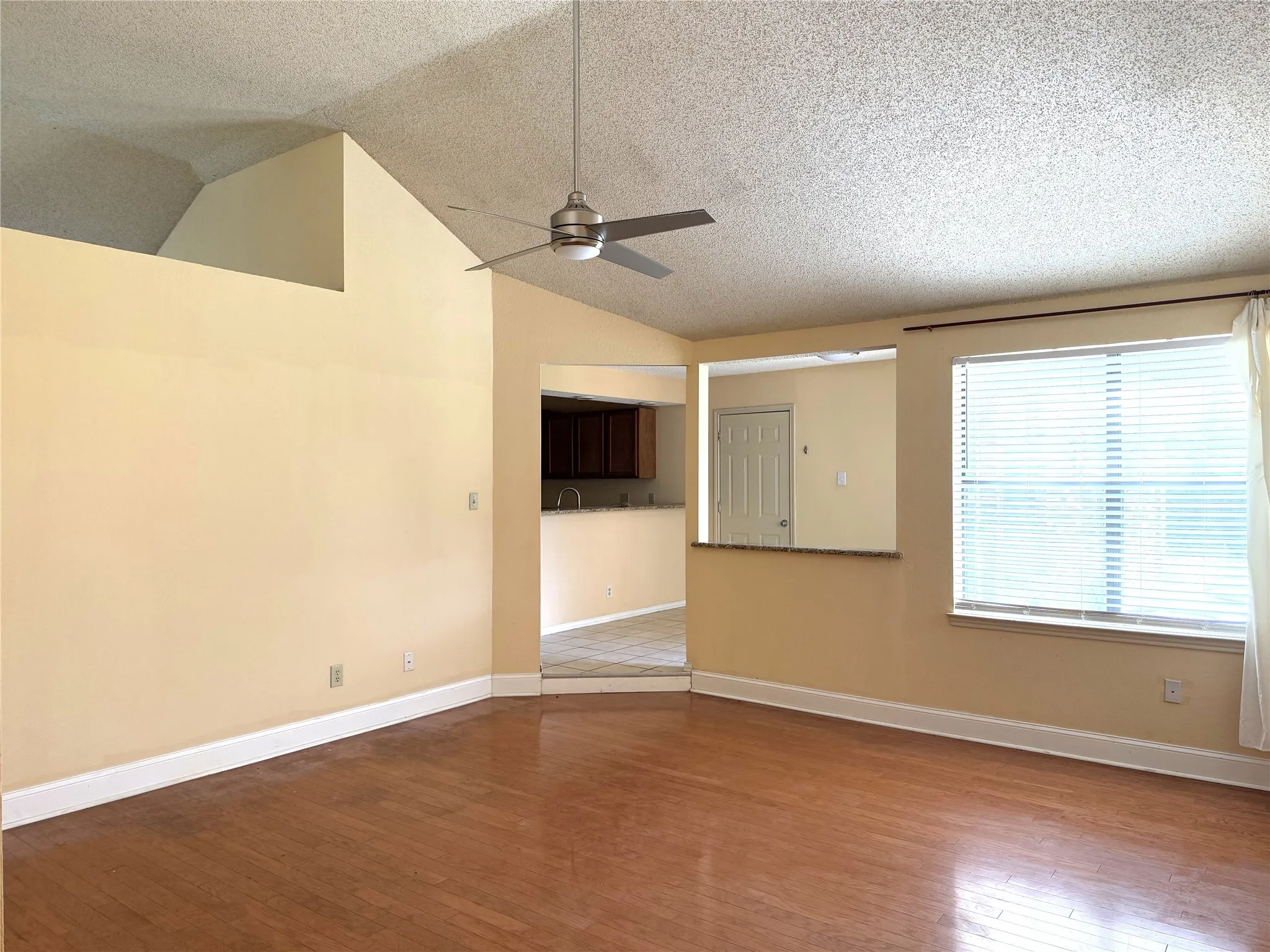 Single Family Residence For Sale in Dallas County , 653 Thompson Drive, Coppell, Texas 75019, 4 Bedroom, 2 Bathroom, 2 Garage spaces, 1,958 Sqft, built in 1986, mls#21383932, Real Estate Agent in Coppell, Homes For Sale in Dallas county, Homes For Sale in Coppell, Realtor in Coppell Texas, Real Estate Brokerage Independent Realty Texas, Luminita Cordes Realtor