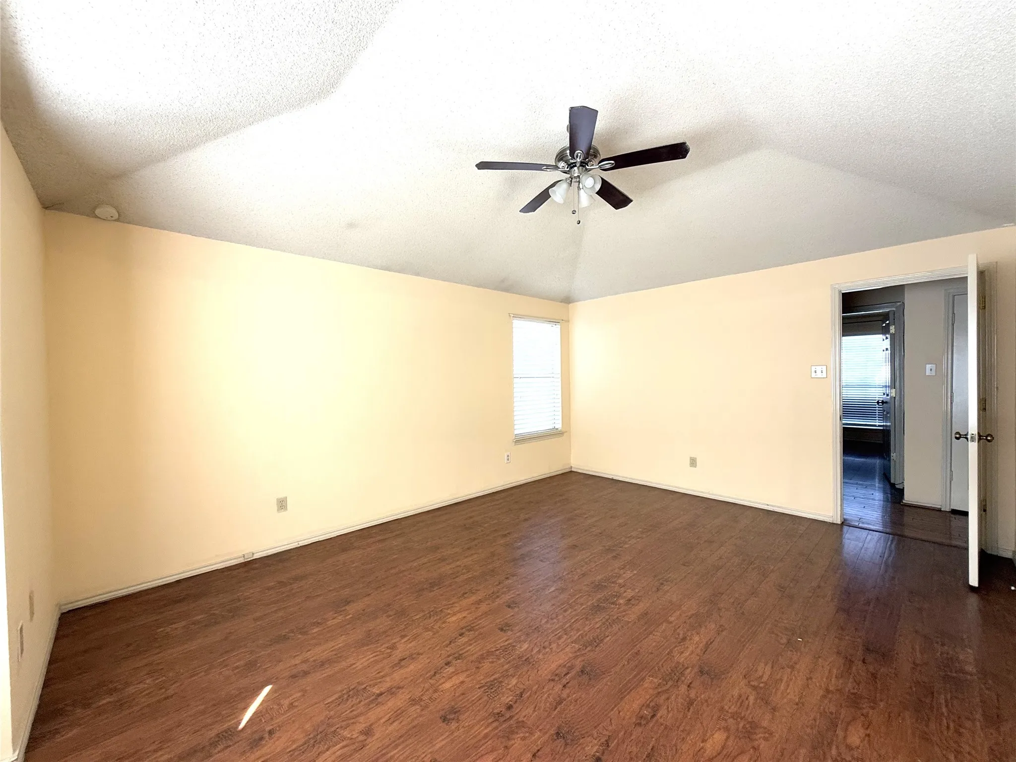 Single Family Residence For Sale in Dallas County , 653 Thompson Drive, Coppell, Texas 75019, 4 Bedroom, 2 Bathroom, 2 Garage spaces, 1,958 Sqft, built in 1986, mls#21383932, Real Estate Agent in Coppell, Homes For Sale in Dallas county, Homes For Sale in Coppell, Realtor in Coppell Texas, Real Estate Brokerage Independent Realty Texas, Luminita Cordes Realtor