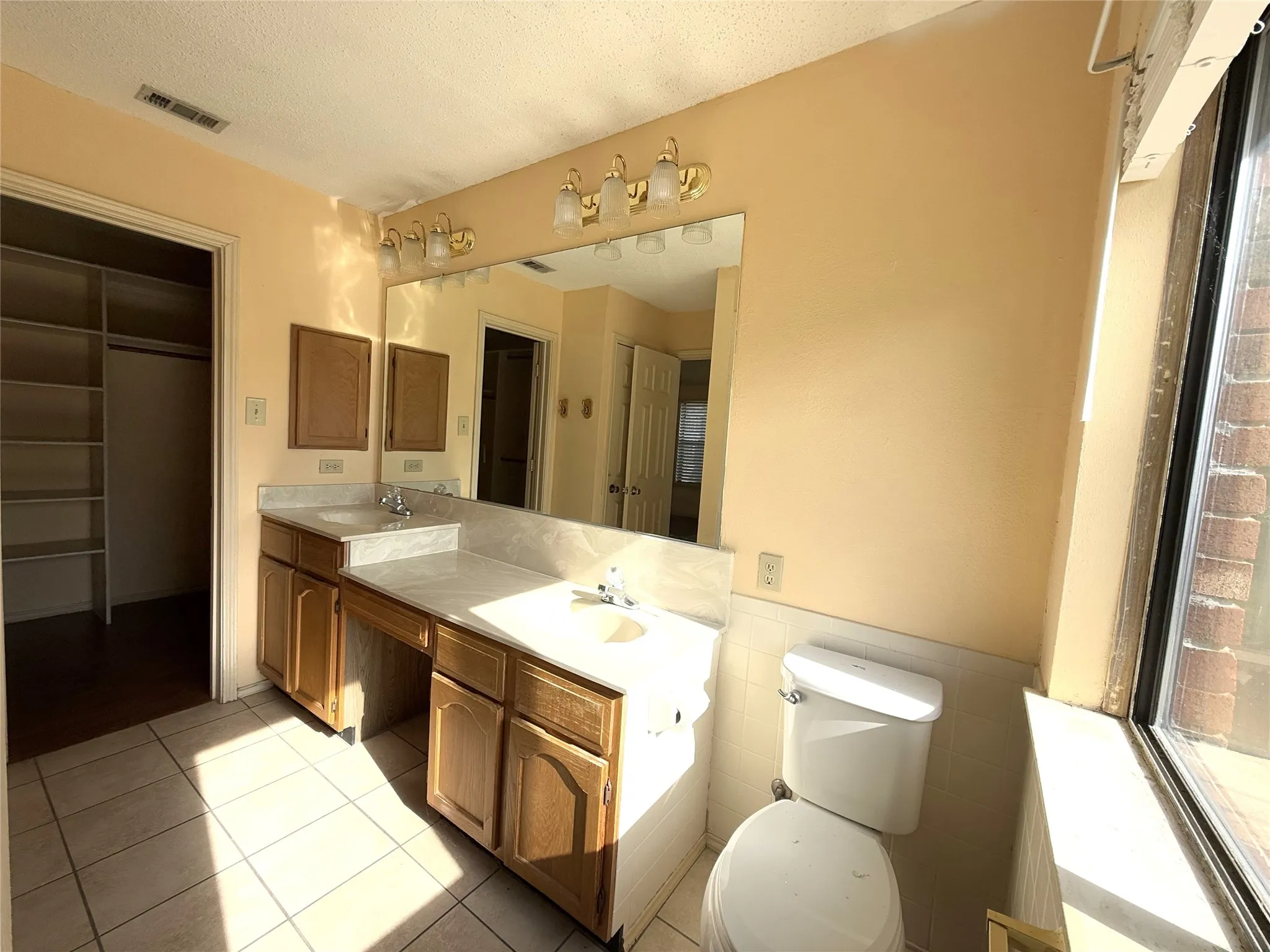 Single Family Residence For Sale in Dallas County , 653 Thompson Drive, Coppell, Texas 75019, 4 Bedroom, 2 Bathroom, 2 Garage spaces, 1,958 Sqft, built in 1986, mls#21383932, Real Estate Agent in Coppell, Homes For Sale in Dallas county, Homes For Sale in Coppell, Realtor in Coppell Texas, Real Estate Brokerage Independent Realty Texas, Luminita Cordes Realtor