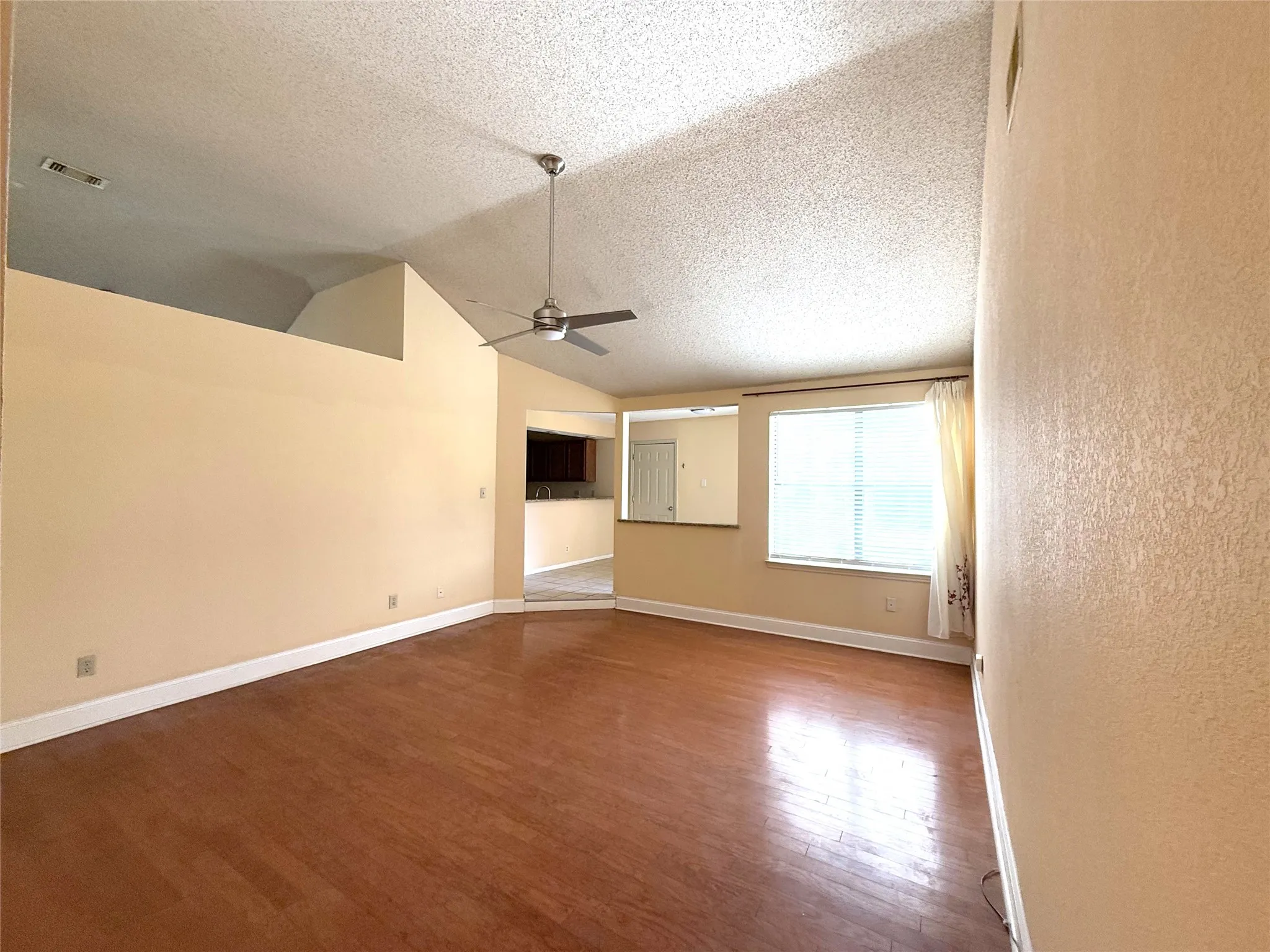 Single Family Residence For Sale in Dallas County , 653 Thompson Drive, Coppell, Texas 75019, 4 Bedroom, 2 Bathroom, 2 Garage spaces, 1,958 Sqft, built in 1986, mls#21383932, Real Estate Agent in Coppell, Homes For Sale in Dallas county, Homes For Sale in Coppell, Realtor in Coppell Texas, Real Estate Brokerage Independent Realty Texas, Luminita Cordes Realtor