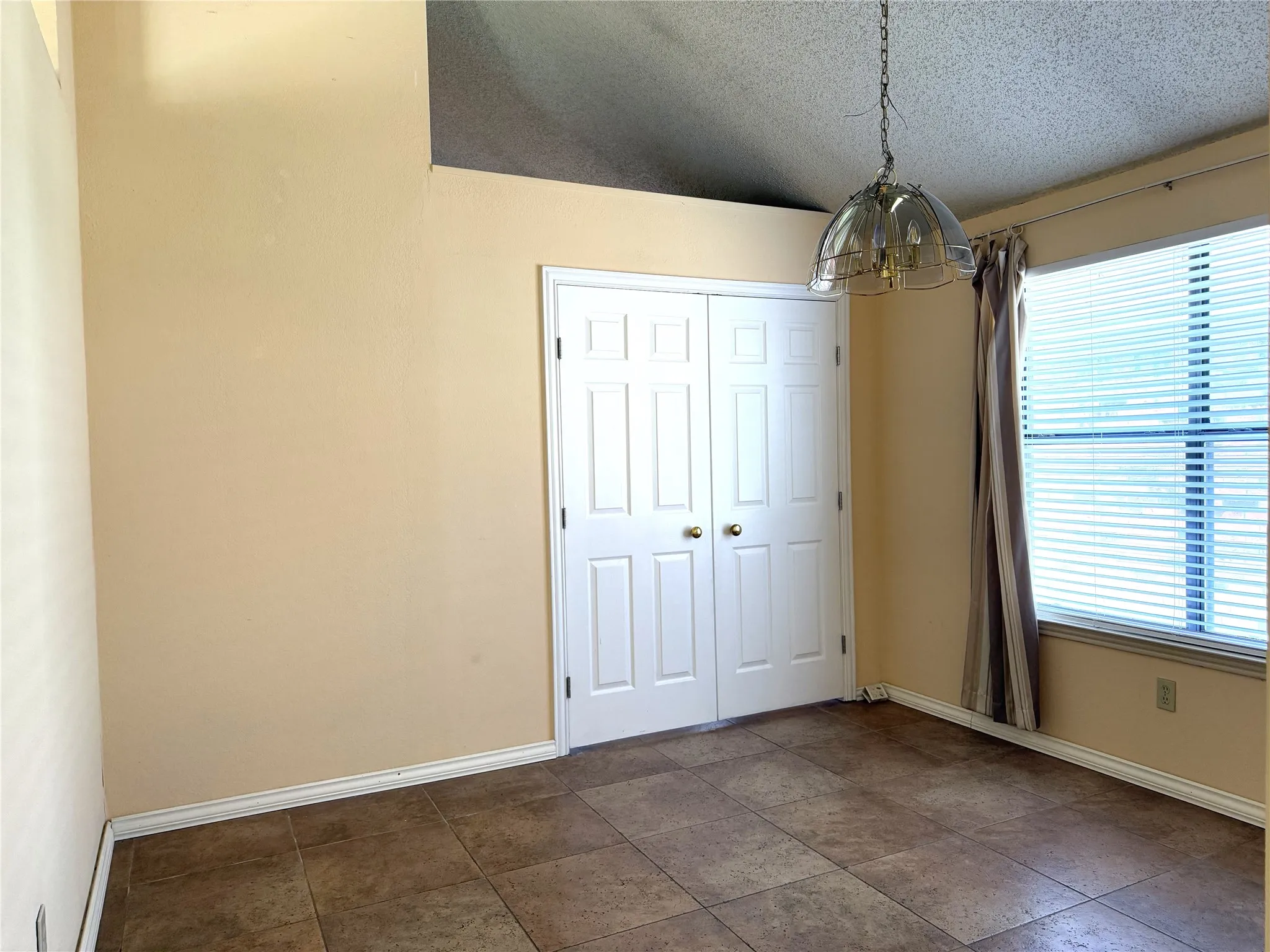 Single Family Residence For Sale in Dallas County , 653 Thompson Drive, Coppell, Texas 75019, 4 Bedroom, 2 Bathroom, 2 Garage spaces, 1,958 Sqft, built in 1986, mls#21383932, Real Estate Agent in Coppell, Homes For Sale in Dallas county, Homes For Sale in Coppell, Realtor in Coppell Texas, Real Estate Brokerage Independent Realty Texas, Luminita Cordes Realtor