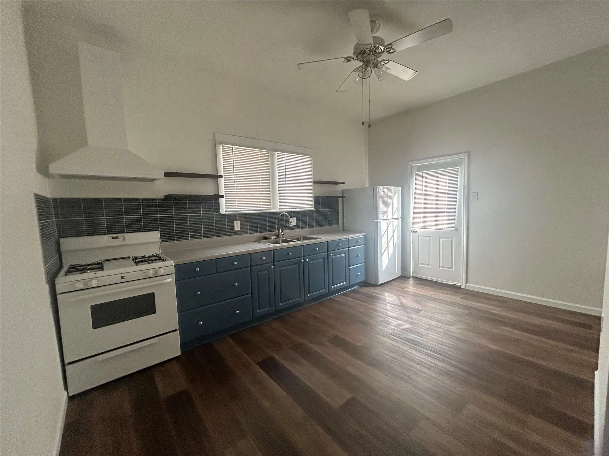 Single Family Residence For Rent in Dallas County , 5611 Tremont Street, Dallas, Texas 75214, 1 Bedroom, 1 Bathroom, 1 Garage spaces, 900 Sqft, built in 1910, mls#21382302, Real Estate Agent in Dallas, Homes For Rent in Dallas county, Homes For Rent in Dallas, Realtor in Dallas Texas, Real Estate Brokerage Independent Realty Texas, Luminita Cordes Realtor