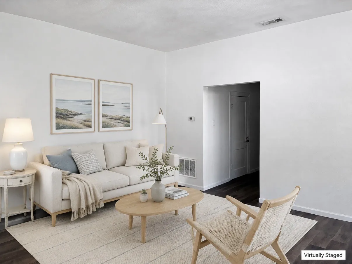 Single Family Residence For Rent in Dallas County , 5611 Tremont Street, Dallas, Texas 75214, 1 Bedroom, 1 Bathroom, 1 Garage spaces, 900 Sqft, built in 1910, mls#21382302, Real Estate Agent in Dallas, Homes For Rent in Dallas county, Homes For Rent in Dallas, Realtor in Dallas Texas, Real Estate Brokerage Independent Realty Texas, Luminita Cordes Realtor