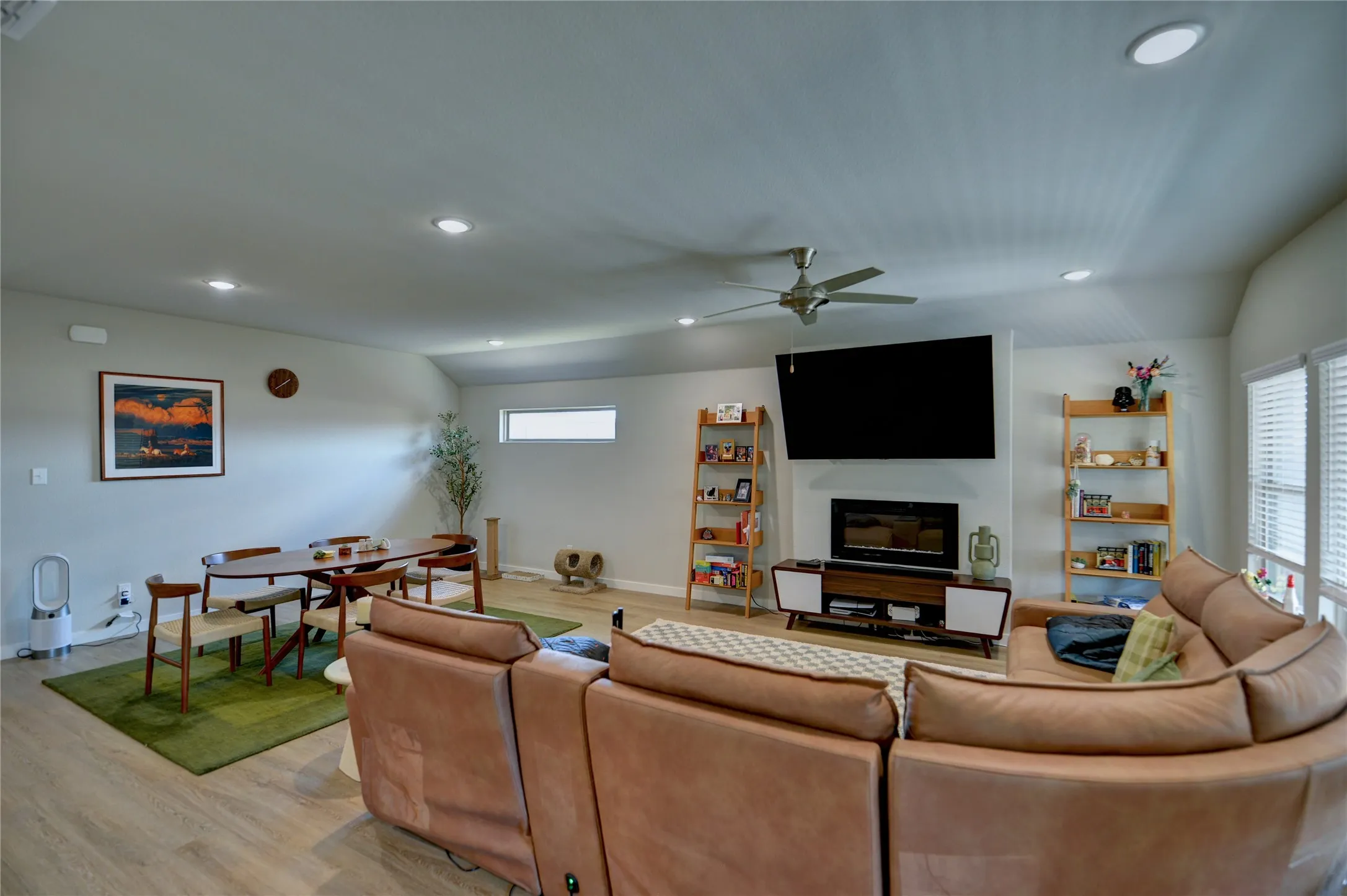 Single Family Residence For Rent in Tarrant County , 5612 Summit Creek Road, Fort Worth, Texas 76126, 4 Bedroom, 3 Bathroom, 2 Garage spaces, 2,193 Sqft, built in 2022, mls#21384162, Real Estate Agent in Fort Worth, Homes For Rent in Tarrant county, Homes For Rent in Fort Worth, Realtor in Fort Worth Texas, Real Estate Brokerage Independent Realty Texas, Luminita Cordes Realtor