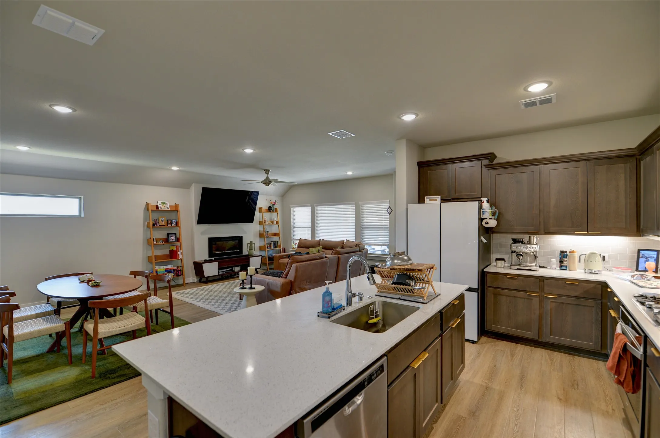Single Family Residence For Rent in Tarrant County , 5612 Summit Creek Road, Fort Worth, Texas 76126, 4 Bedroom, 3 Bathroom, 2 Garage spaces, 2,193 Sqft, built in 2022, mls#21384162, Real Estate Agent in Fort Worth, Homes For Rent in Tarrant county, Homes For Rent in Fort Worth, Realtor in Fort Worth Texas, Real Estate Brokerage Independent Realty Texas, Luminita Cordes Realtor