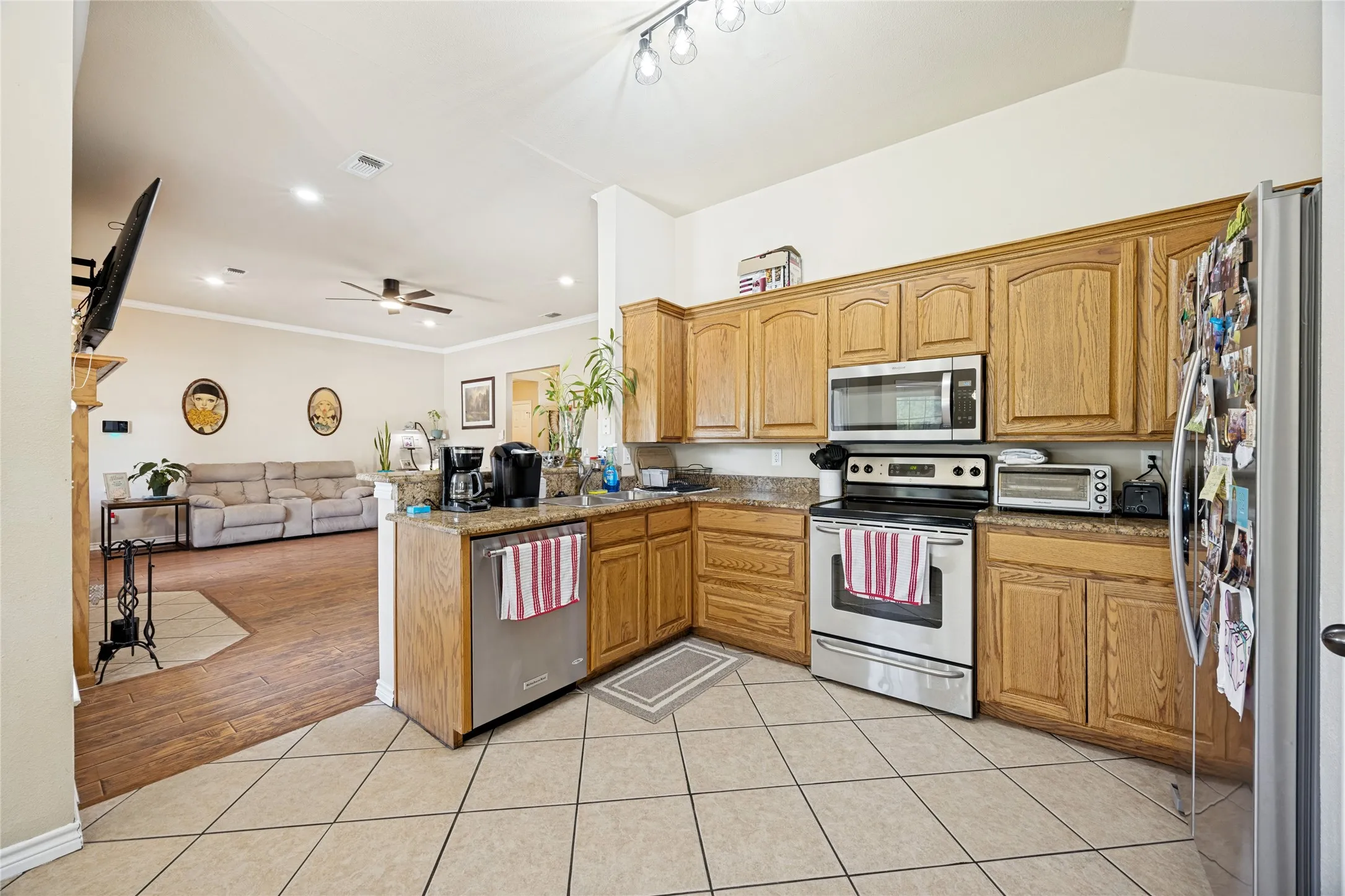 Single Family Residence For Sale in Grayson County , 2701 Valley Ridge Lane, Sherman, Texas 75092, 3 Bedroom, 2 Bathroom, 2 Garage spaces, 1,748 Sqft, built in 2007, mls#21380816, Real Estate Agent in Sherman, Homes For Sale in Grayson county, Homes For Sale in Sherman, Realtor in Sherman Texas, Real Estate Brokerage Independent Realty Texas, Luminita Cordes Realtor