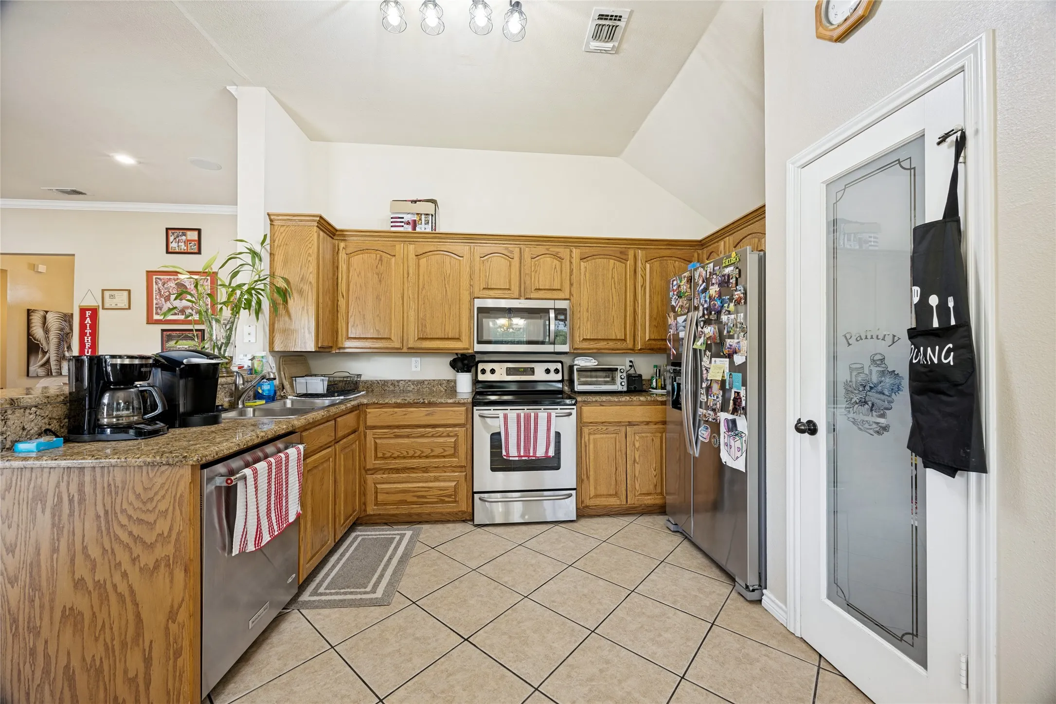 Single Family Residence For Sale in Grayson County , 2701 Valley Ridge Lane, Sherman, Texas 75092, 3 Bedroom, 2 Bathroom, 2 Garage spaces, 1,748 Sqft, built in 2007, mls#21380816, Real Estate Agent in Sherman, Homes For Sale in Grayson county, Homes For Sale in Sherman, Realtor in Sherman Texas, Real Estate Brokerage Independent Realty Texas, Luminita Cordes Realtor