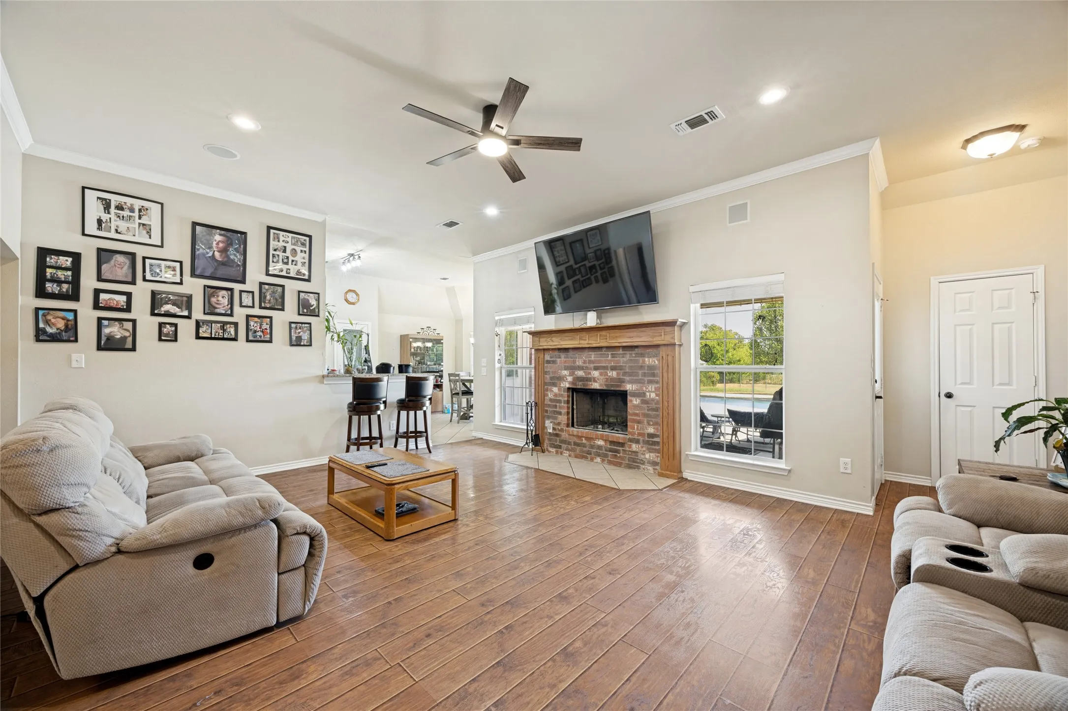 Single Family Residence For Sale in Grayson County , 2701 Valley Ridge Lane, Sherman, Texas 75092, 3 Bedroom, 2 Bathroom, 2 Garage spaces, 1,748 Sqft, built in 2007, mls#21380816, Real Estate Agent in Sherman, Homes For Sale in Grayson county, Homes For Sale in Sherman, Realtor in Sherman Texas, Real Estate Brokerage Independent Realty Texas, Luminita Cordes Realtor