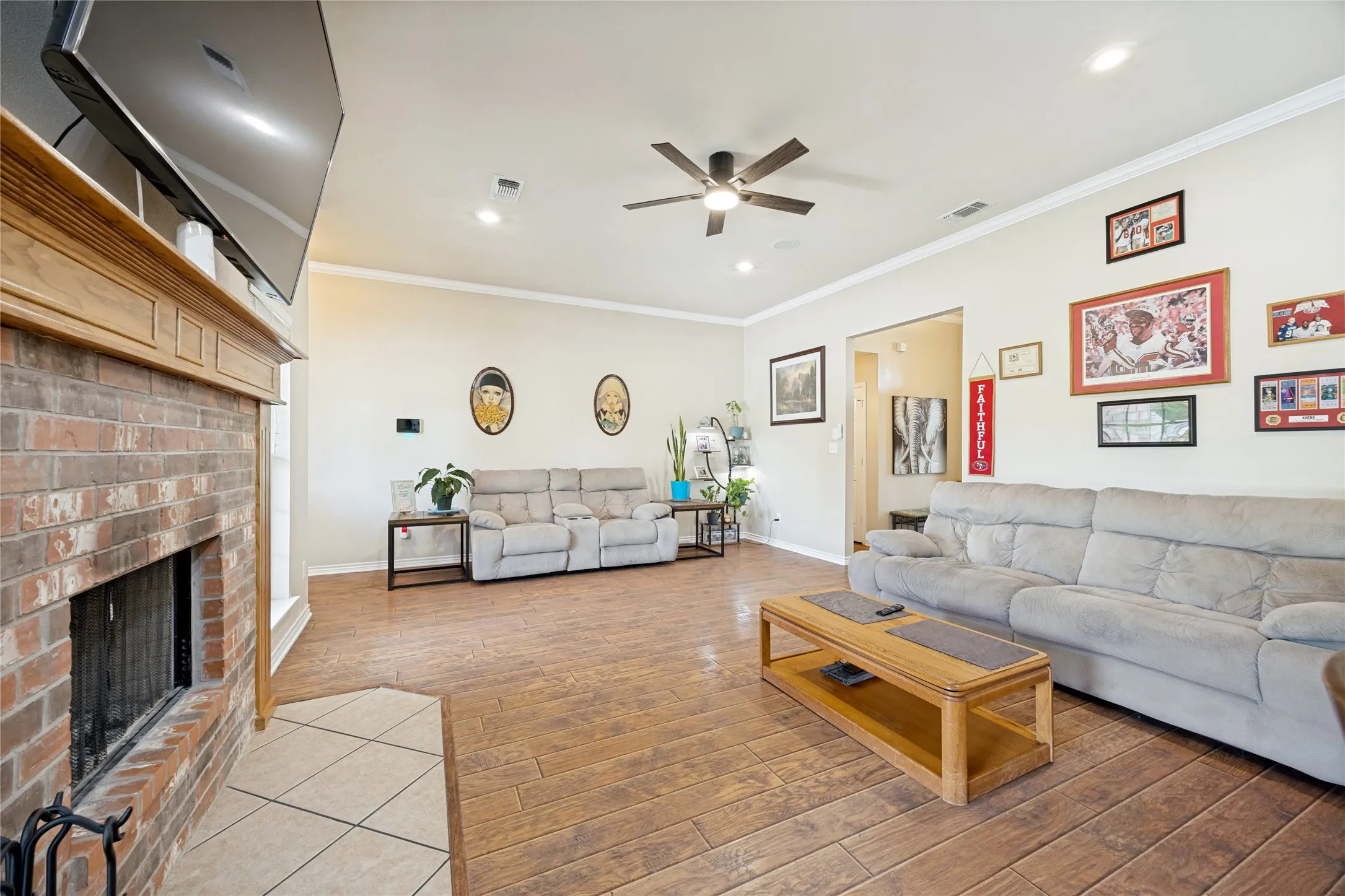 Single Family Residence For Sale in Grayson County , 2701 Valley Ridge Lane, Sherman, Texas 75092, 3 Bedroom, 2 Bathroom, 2 Garage spaces, 1,748 Sqft, built in 2007, mls#21380816, Real Estate Agent in Sherman, Homes For Sale in Grayson county, Homes For Sale in Sherman, Realtor in Sherman Texas, Real Estate Brokerage Independent Realty Texas, Luminita Cordes Realtor