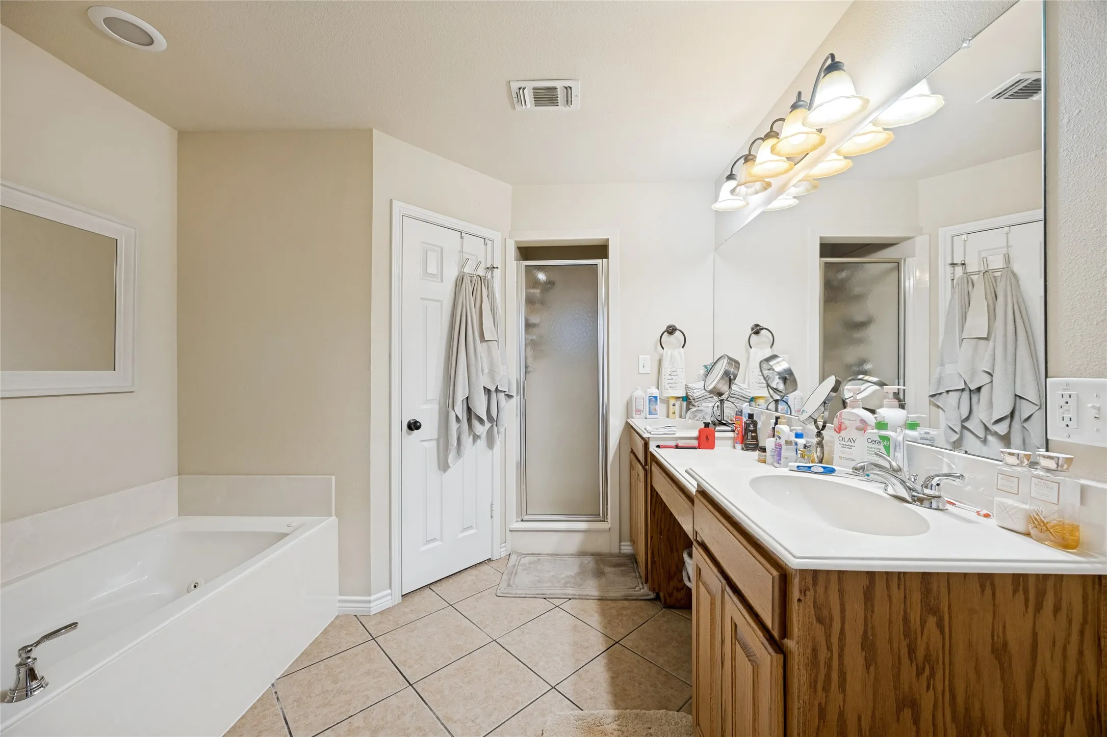 Single Family Residence For Sale in Grayson County , 2701 Valley Ridge Lane, Sherman, Texas 75092, 3 Bedroom, 2 Bathroom, 2 Garage spaces, 1,748 Sqft, built in 2007, mls#21380816, Real Estate Agent in Sherman, Homes For Sale in Grayson county, Homes For Sale in Sherman, Realtor in Sherman Texas, Real Estate Brokerage Independent Realty Texas, Luminita Cordes Realtor