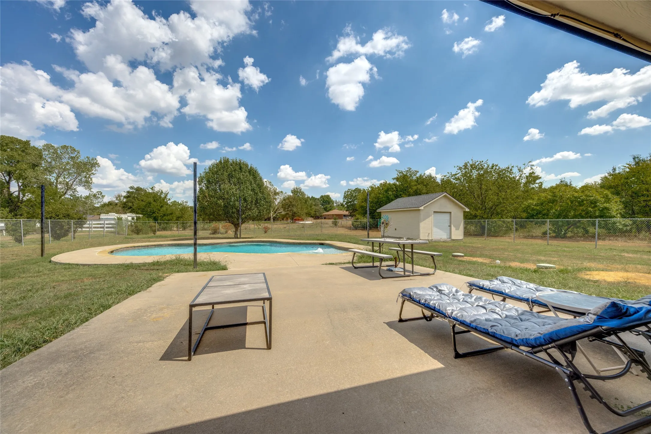 Single Family Residence For Sale in Grayson County , 2701 Valley Ridge Lane, Sherman, Texas 75092, 3 Bedroom, 2 Bathroom, 2 Garage spaces, 1,748 Sqft, built in 2007, mls#21380816, Real Estate Agent in Sherman, Homes For Sale in Grayson county, Homes For Sale in Sherman, Realtor in Sherman Texas, Real Estate Brokerage Independent Realty Texas, Luminita Cordes Realtor