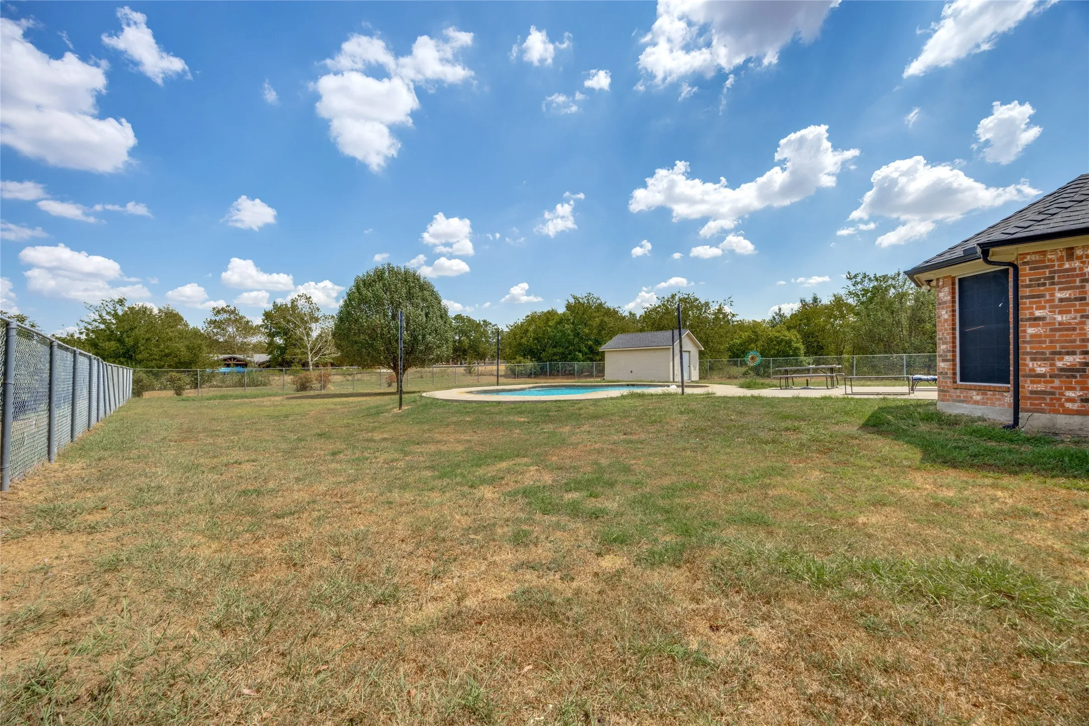 Single Family Residence For Sale in Grayson County , 2701 Valley Ridge Lane, Sherman, Texas 75092, 3 Bedroom, 2 Bathroom, 2 Garage spaces, 1,748 Sqft, built in 2007, mls#21380816, Real Estate Agent in Sherman, Homes For Sale in Grayson county, Homes For Sale in Sherman, Realtor in Sherman Texas, Real Estate Brokerage Independent Realty Texas, Luminita Cordes Realtor