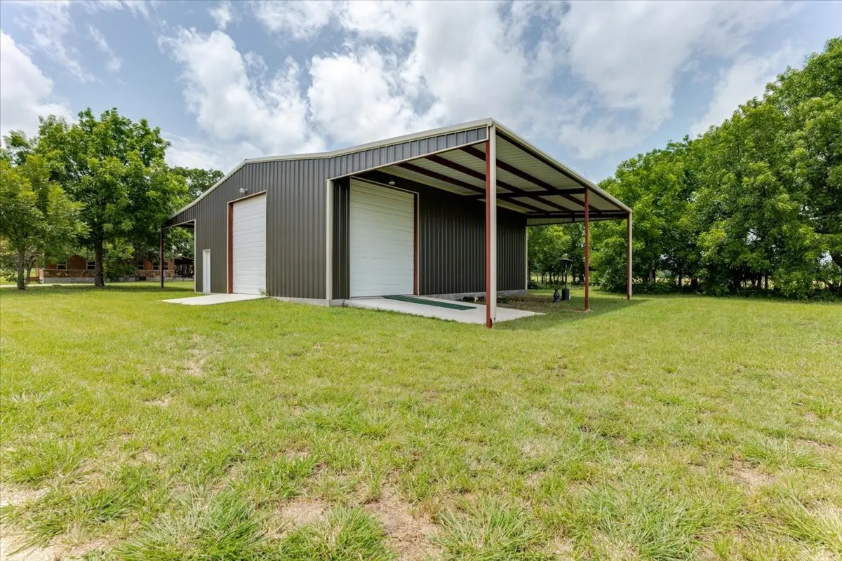 Farm For Sale in Comanche County , 2550 County Road 123, Comanche, Texas 76442, 6 Bedroom, 3 Bathroom, 3 Garage spaces, 2,626 Sqft, built in 2006, mls#21382168, Real Estate Agent in Comanche, Homes For Sale in Comanche county, Homes For Sale in Comanche, Realtor in Comanche Texas, Real Estate Brokerage Independent Realty Texas, Luminita Cordes Realtor
