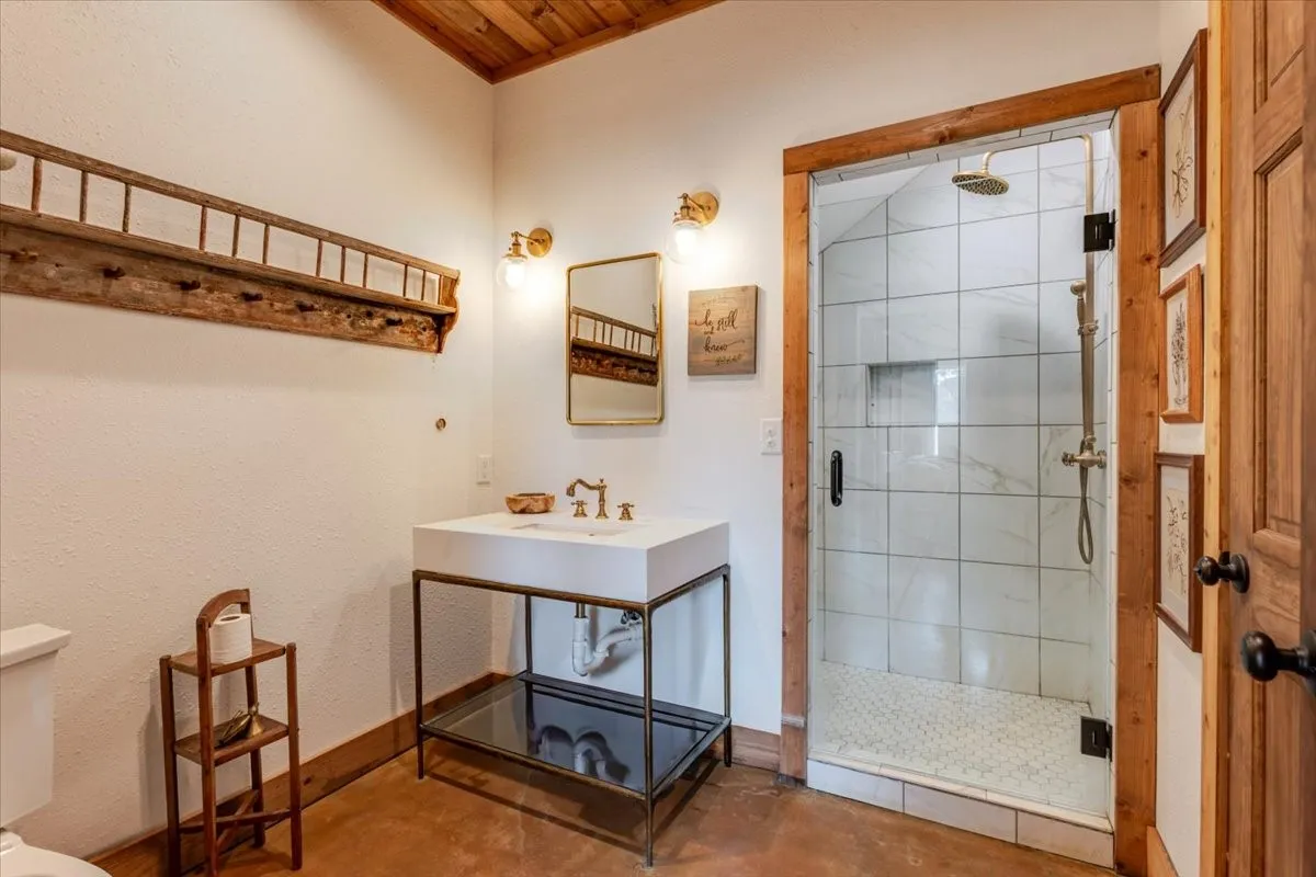 Farm For Sale in Comanche County , 2550 County Road 123, Comanche, Texas 76442, 6 Bedroom, 3 Bathroom, 3 Garage spaces, 2,626 Sqft, built in 2006, mls#21382168, Real Estate Agent in Comanche, Homes For Sale in Comanche county, Homes For Sale in Comanche, Realtor in Comanche Texas, Real Estate Brokerage Independent Realty Texas, Luminita Cordes Realtor