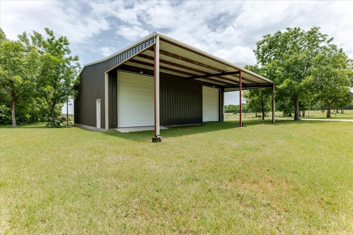 Farm For Sale in Comanche County , 2550 County Road 123, Comanche, Texas 76442, 6 Bedroom, 3 Bathroom, 3 Garage spaces, 2,626 Sqft, built in 2006, mls#21382168, Real Estate Agent in Comanche, Homes For Sale in Comanche county, Homes For Sale in Comanche, Realtor in Comanche Texas, Real Estate Brokerage Independent Realty Texas, Luminita Cordes Realtor