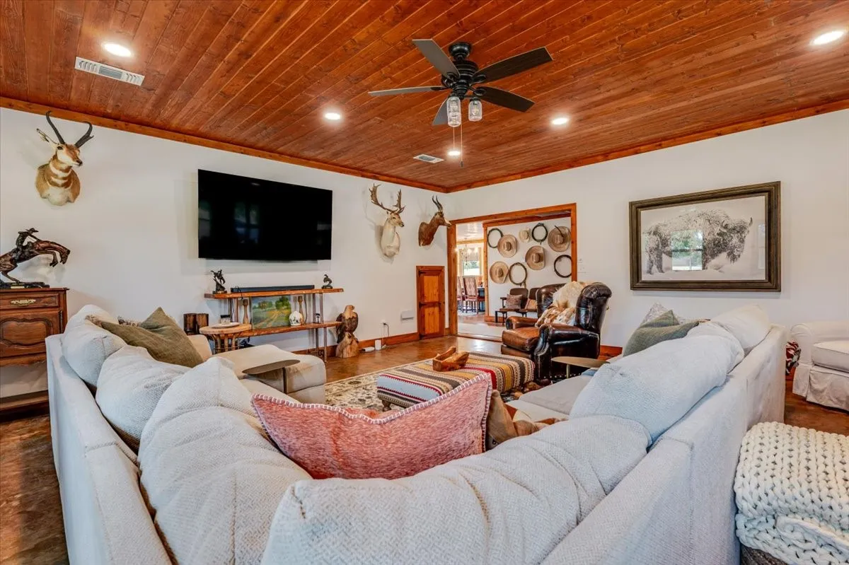Farm For Sale in Comanche County , 2550 County Road 123, Comanche, Texas 76442, 6 Bedroom, 3 Bathroom, 3 Garage spaces, 2,626 Sqft, built in 2006, mls#21382168, Real Estate Agent in Comanche, Homes For Sale in Comanche county, Homes For Sale in Comanche, Realtor in Comanche Texas, Real Estate Brokerage Independent Realty Texas, Luminita Cordes Realtor
