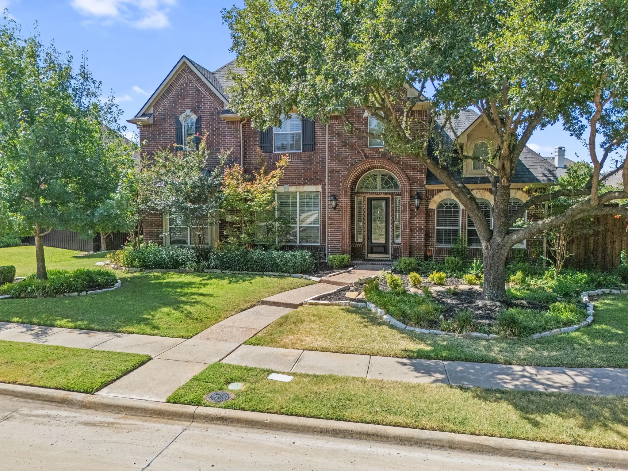 Single Family Residence For Sale in Denton County , 7040 Whisperfield Drive, Plano, Texas 75024, 6 Bedroom, 4 Bathroom, 3 Garage spaces, 4,925 Sqft, built in 2002, mls#21315747, Real Estate Agent in Plano, Homes For Sale in Denton county, Homes For Sale in Plano, Realtor in Plano Texas, Real Estate Brokerage Independent Realty Texas, Luminita Cordes Realtor
