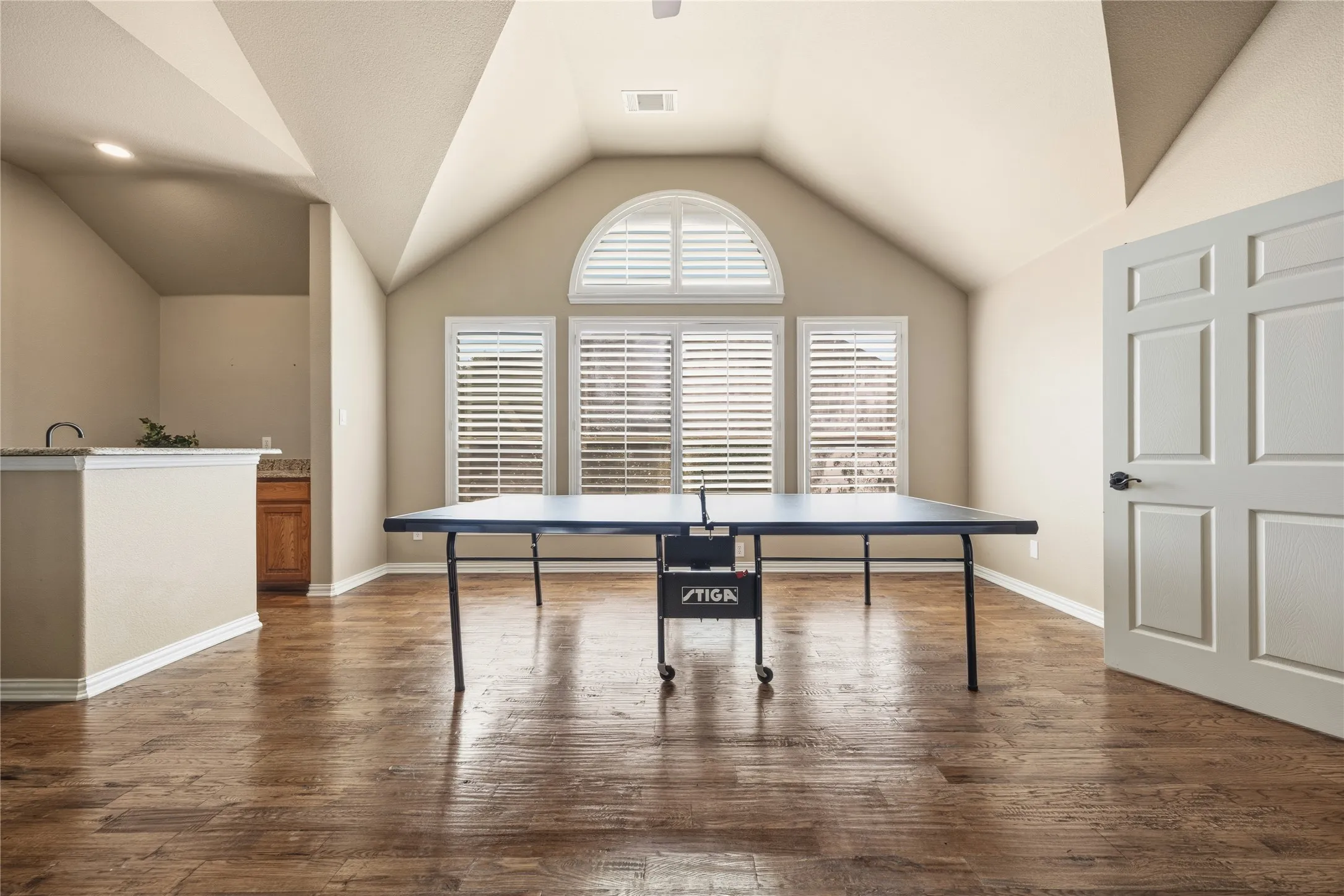 Single Family Residence For Sale in Denton County , 7040 Whisperfield Drive, Plano, Texas 75024, 6 Bedroom, 4 Bathroom, 3 Garage spaces, 4,925 Sqft, built in 2002, mls#21315747, Real Estate Agent in Plano, Homes For Sale in Denton county, Homes For Sale in Plano, Realtor in Plano Texas, Real Estate Brokerage Independent Realty Texas, Luminita Cordes Realtor