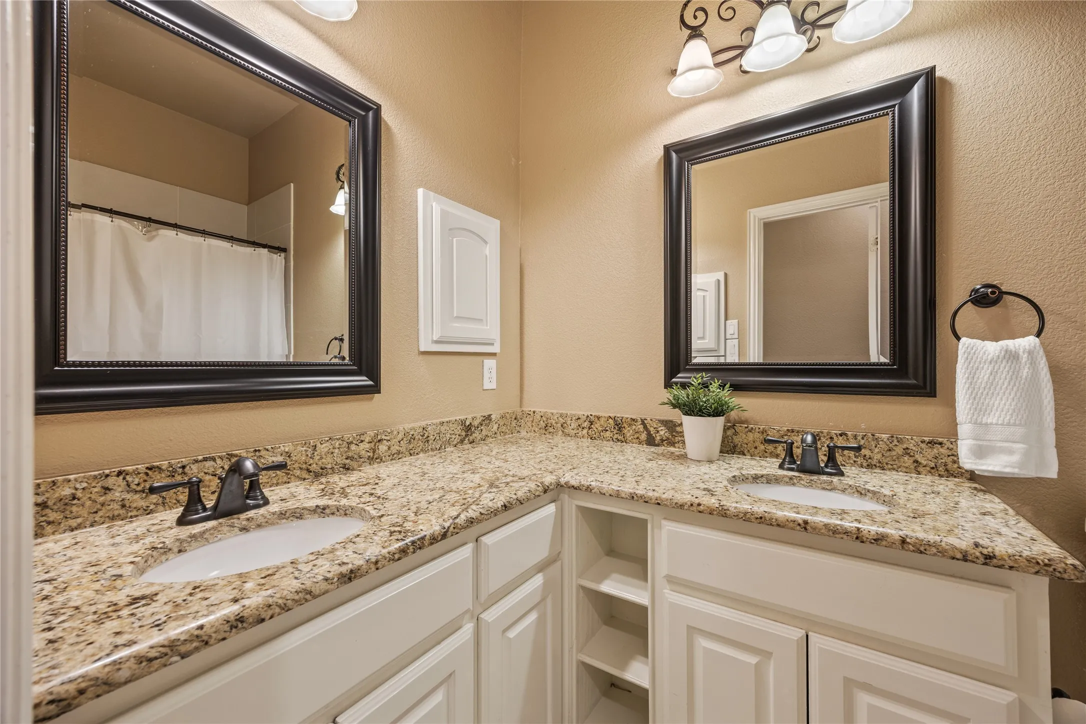 Single Family Residence For Sale in Denton County , 7040 Whisperfield Drive, Plano, Texas 75024, 6 Bedroom, 4 Bathroom, 3 Garage spaces, 4,925 Sqft, built in 2002, mls#21315747, Real Estate Agent in Plano, Homes For Sale in Denton county, Homes For Sale in Plano, Realtor in Plano Texas, Real Estate Brokerage Independent Realty Texas, Luminita Cordes Realtor