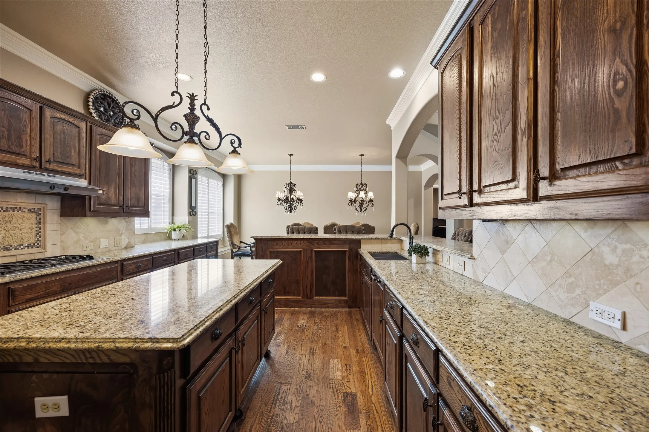 Single Family Residence For Sale in Denton County , 7040 Whisperfield Drive, Plano, Texas 75024, 6 Bedroom, 4 Bathroom, 3 Garage spaces, 4,925 Sqft, built in 2002, mls#21315747, Real Estate Agent in Plano, Homes For Sale in Denton county, Homes For Sale in Plano, Realtor in Plano Texas, Real Estate Brokerage Independent Realty Texas, Luminita Cordes Realtor
