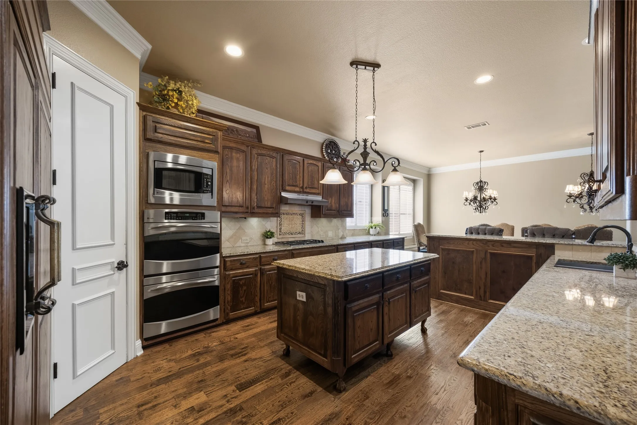 Single Family Residence For Sale in Denton County , 7040 Whisperfield Drive, Plano, Texas 75024, 6 Bedroom, 4 Bathroom, 3 Garage spaces, 4,925 Sqft, built in 2002, mls#21315747, Real Estate Agent in Plano, Homes For Sale in Denton county, Homes For Sale in Plano, Realtor in Plano Texas, Real Estate Brokerage Independent Realty Texas, Luminita Cordes Realtor