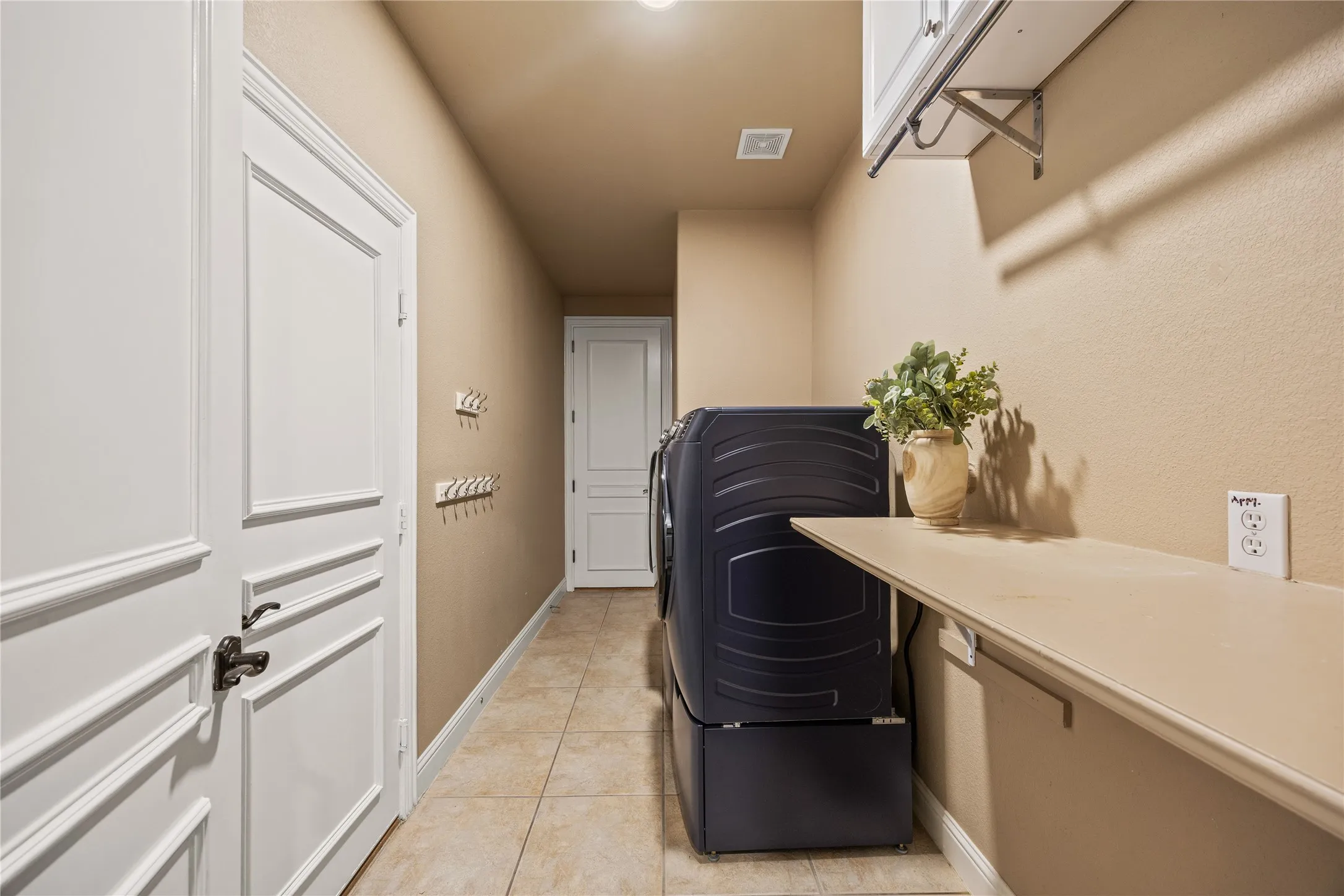 Single Family Residence For Sale in Denton County , 7040 Whisperfield Drive, Plano, Texas 75024, 6 Bedroom, 4 Bathroom, 3 Garage spaces, 4,925 Sqft, built in 2002, mls#21315747, Real Estate Agent in Plano, Homes For Sale in Denton county, Homes For Sale in Plano, Realtor in Plano Texas, Real Estate Brokerage Independent Realty Texas, Luminita Cordes Realtor