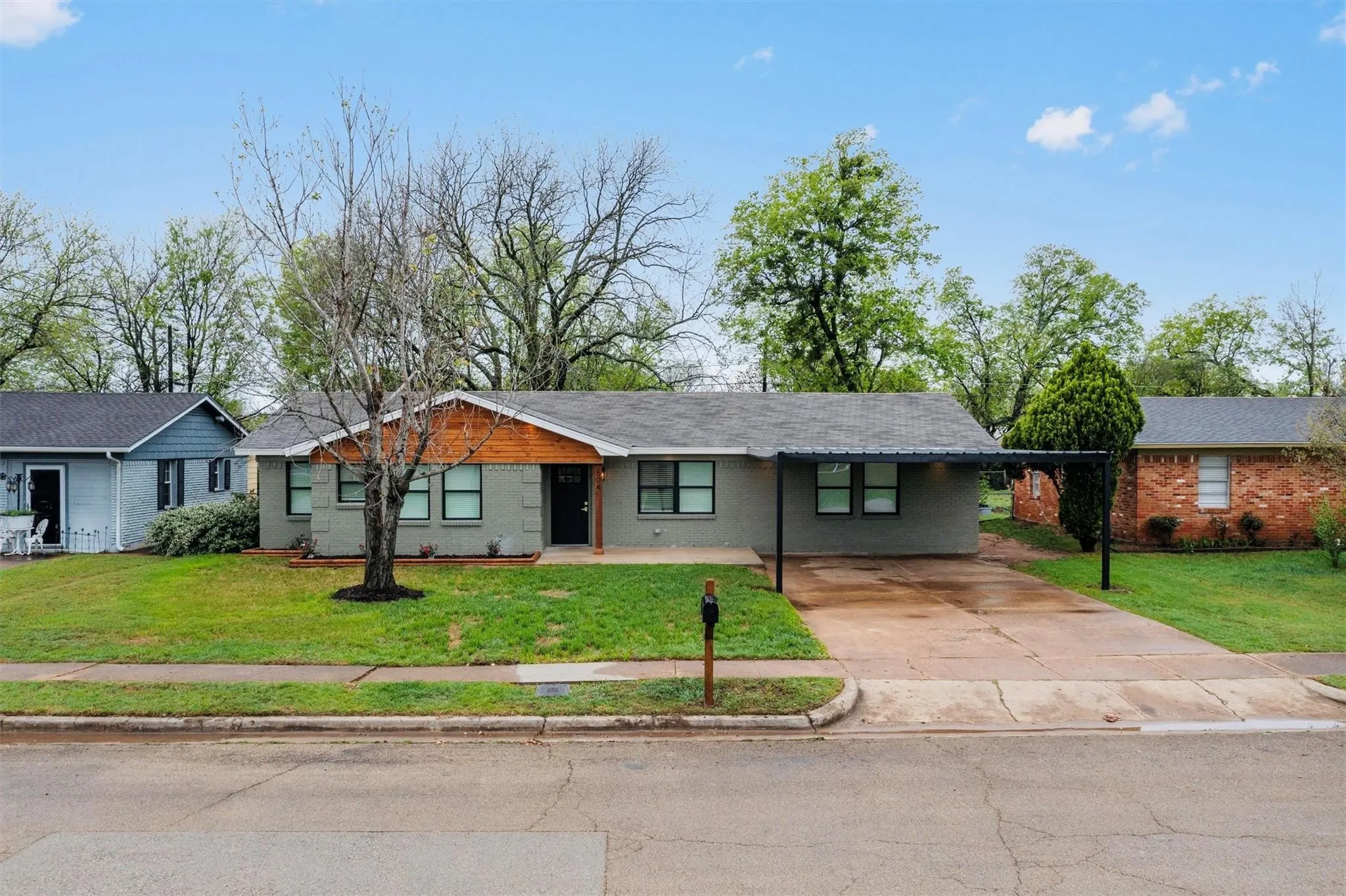 Contemporary ranch-style exterior with wood-finish siding accents