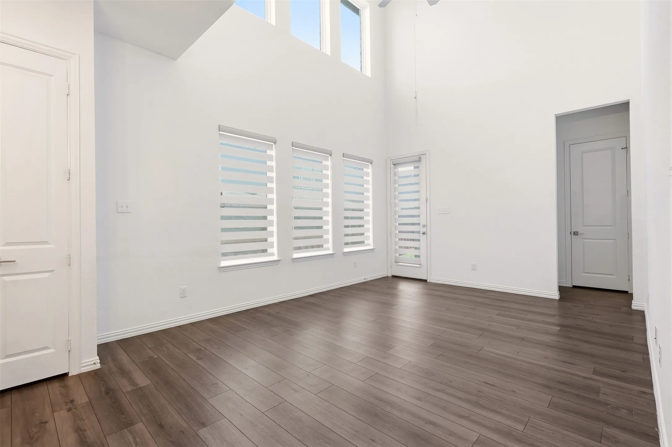 Single Family Residence For Rent in Dallas County , 239 Woodson Street, Irving, Texas 75063, 4 Bedroom, 3 Bathroom, 2 Garage spaces, 2,209 Sqft, built in 2021, mls#21384095, Real Estate Agent in Irving, Homes For Rent in Dallas county, Homes For Rent in Irving, Realtor in Irving Texas, Real Estate Brokerage Independent Realty Texas, Luminita Cordes Realtor