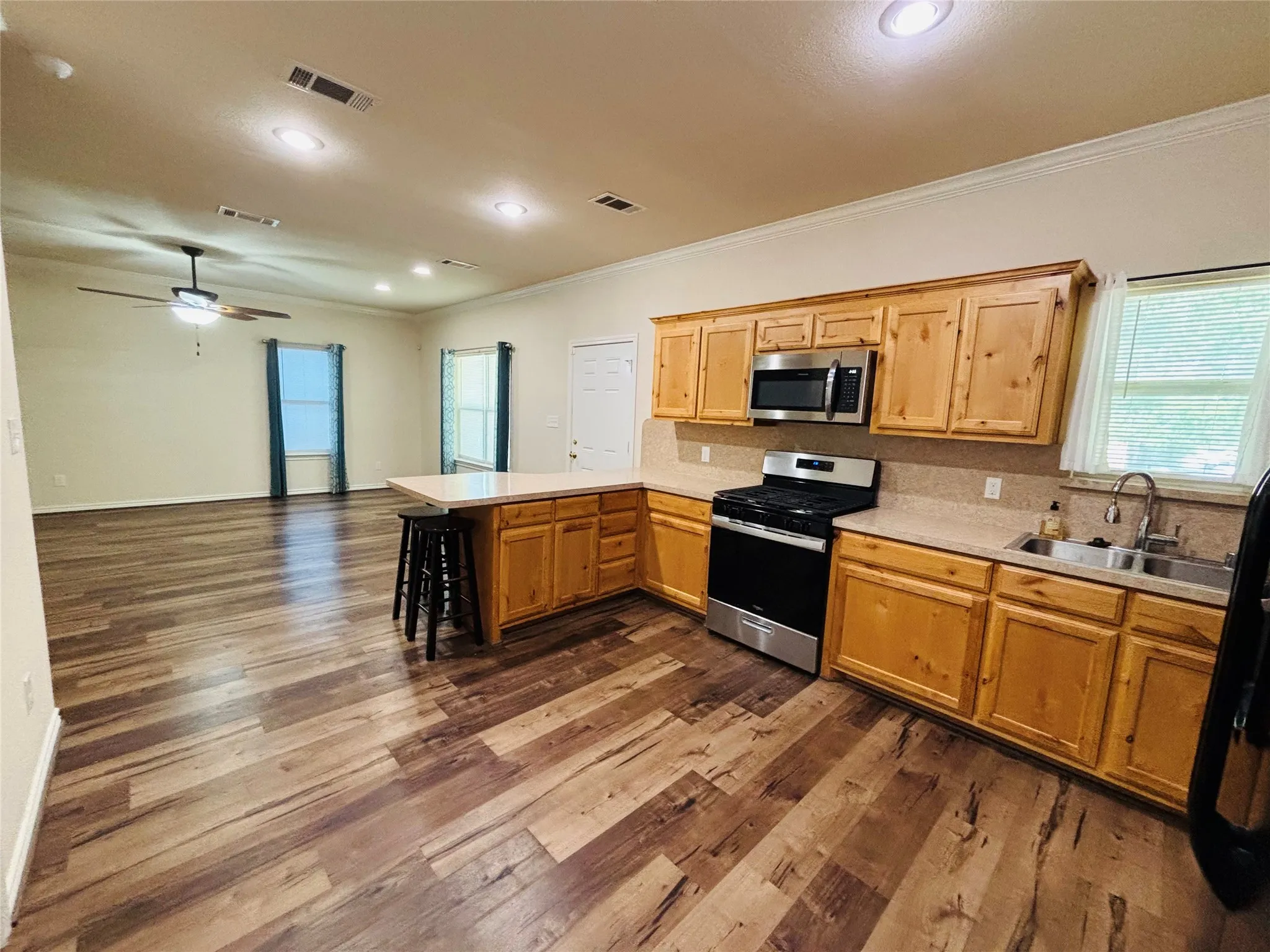 Single Family Residence For Sale in Grayson County , 105 William Street, Pottsboro, Texas 75076, 5 Bedroom, 3 Bathroom, 2 Garage spaces, 1,714 Sqft, built in 2017, mls#21384178, Real Estate Agent in Pottsboro, Homes For Sale in Grayson county, Homes For Sale in Pottsboro, Realtor in Pottsboro Texas, Real Estate Brokerage Independent Realty Texas, Luminita Cordes Realtor