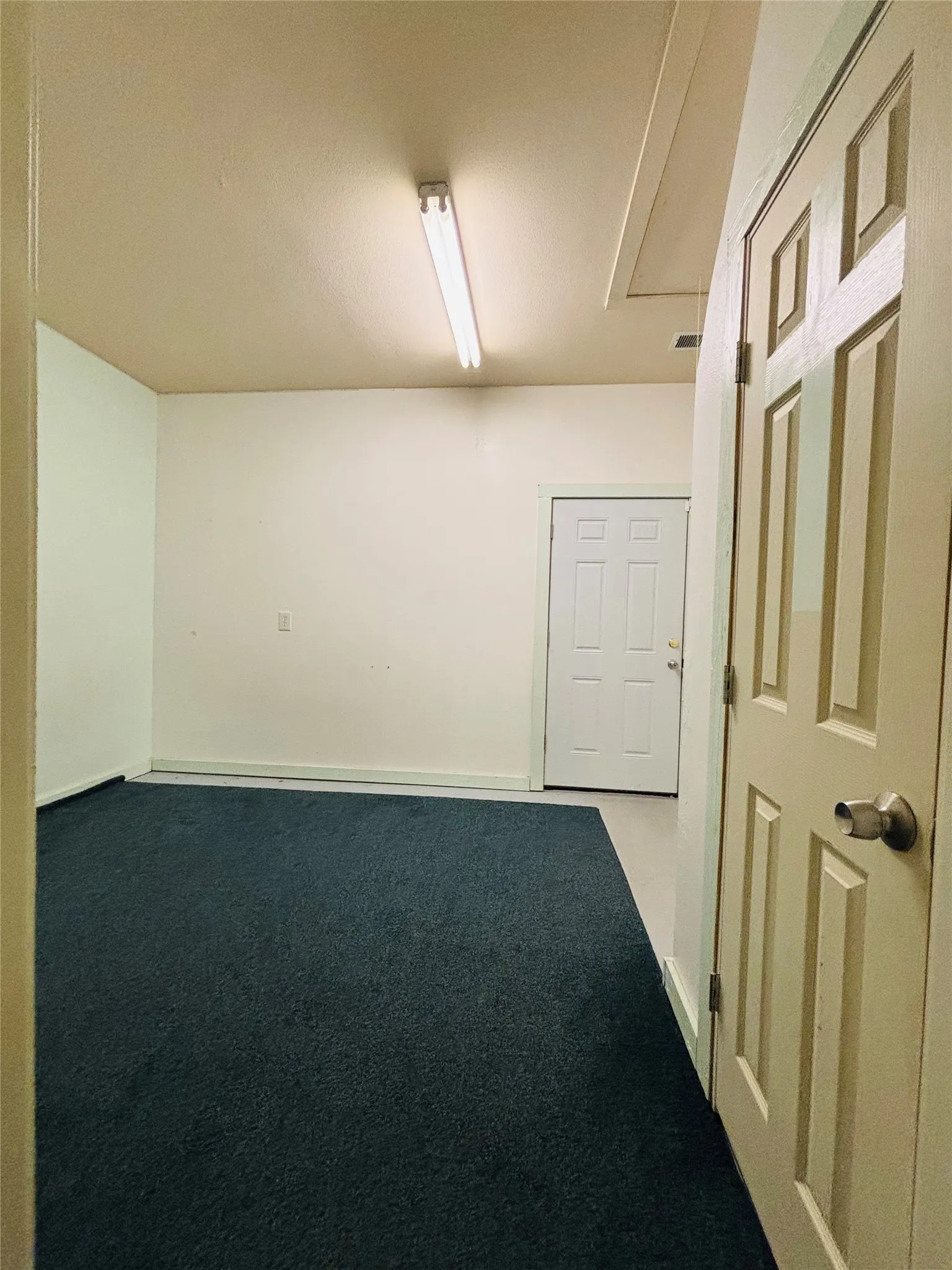 Bonus room / Bedroom/ Office, craft room