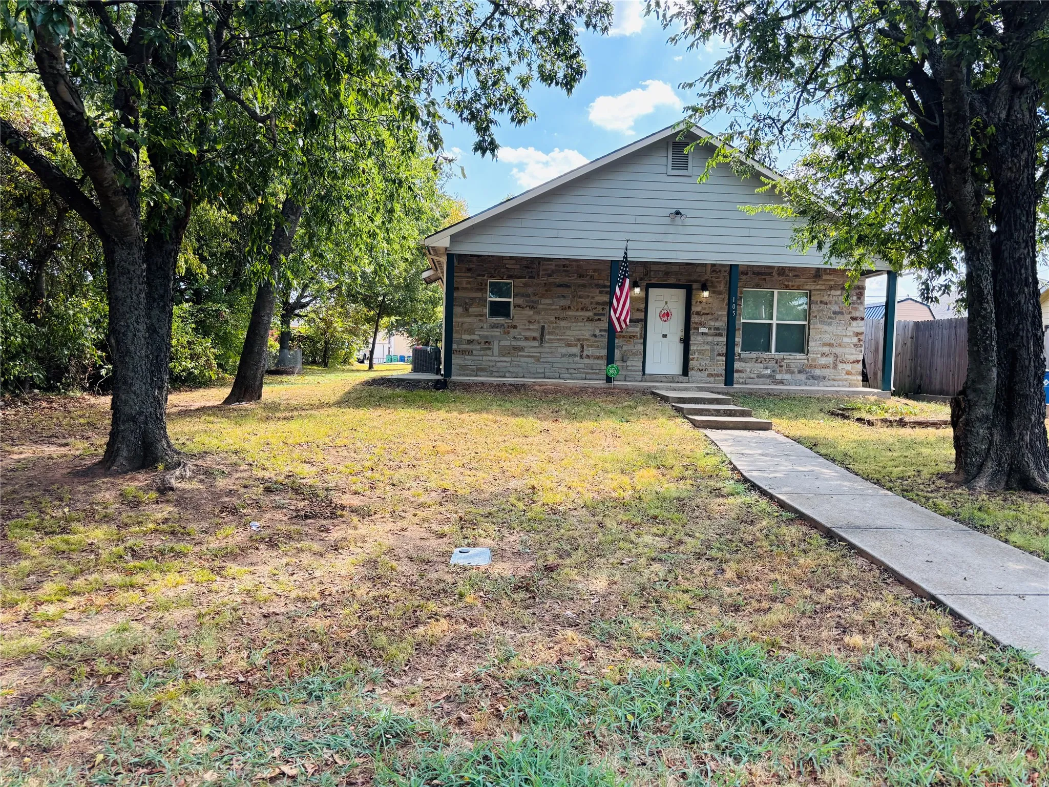 Single Family Residence For Sale in Grayson County , 105 William Street, Pottsboro, Texas 75076, 5 Bedroom, 3 Bathroom, 2 Garage spaces, 1,714 Sqft, built in 2017, mls#21384178, Real Estate Agent in Pottsboro, Homes For Sale in Grayson county, Homes For Sale in Pottsboro, Realtor in Pottsboro Texas, Real Estate Brokerage Independent Realty Texas, Luminita Cordes Realtor