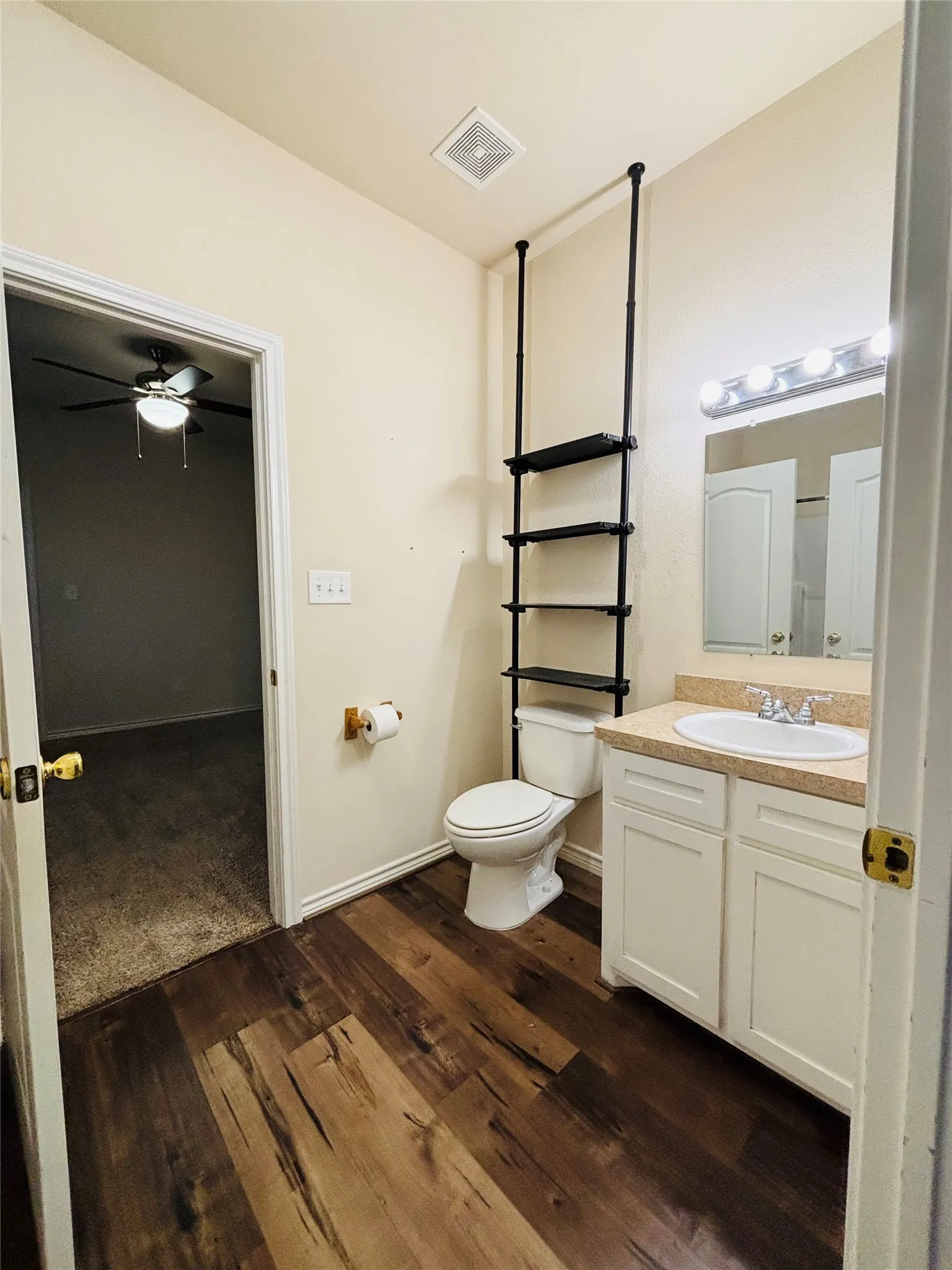 Jack N Jill bathroom between bedrooms