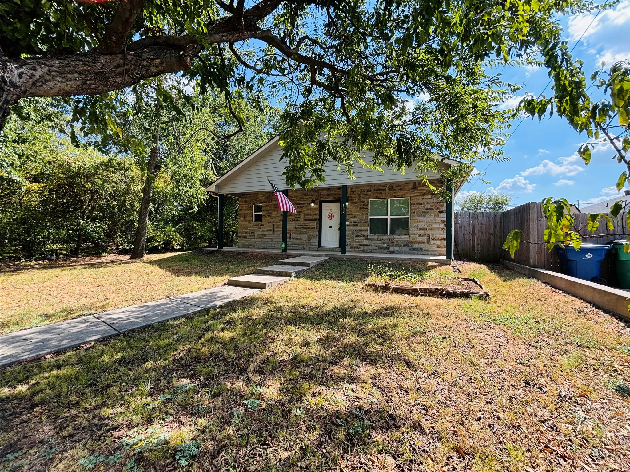 Single Family Residence For Sale in Grayson County , 105 William Street, Pottsboro, Texas 75076, 5 Bedroom, 3 Bathroom, 2 Garage spaces, 1,714 Sqft, built in 2017, mls#21384178, Real Estate Agent in Pottsboro, Homes For Sale in Grayson county, Homes For Sale in Pottsboro, Realtor in Pottsboro Texas, Real Estate Brokerage Independent Realty Texas, Luminita Cordes Realtor