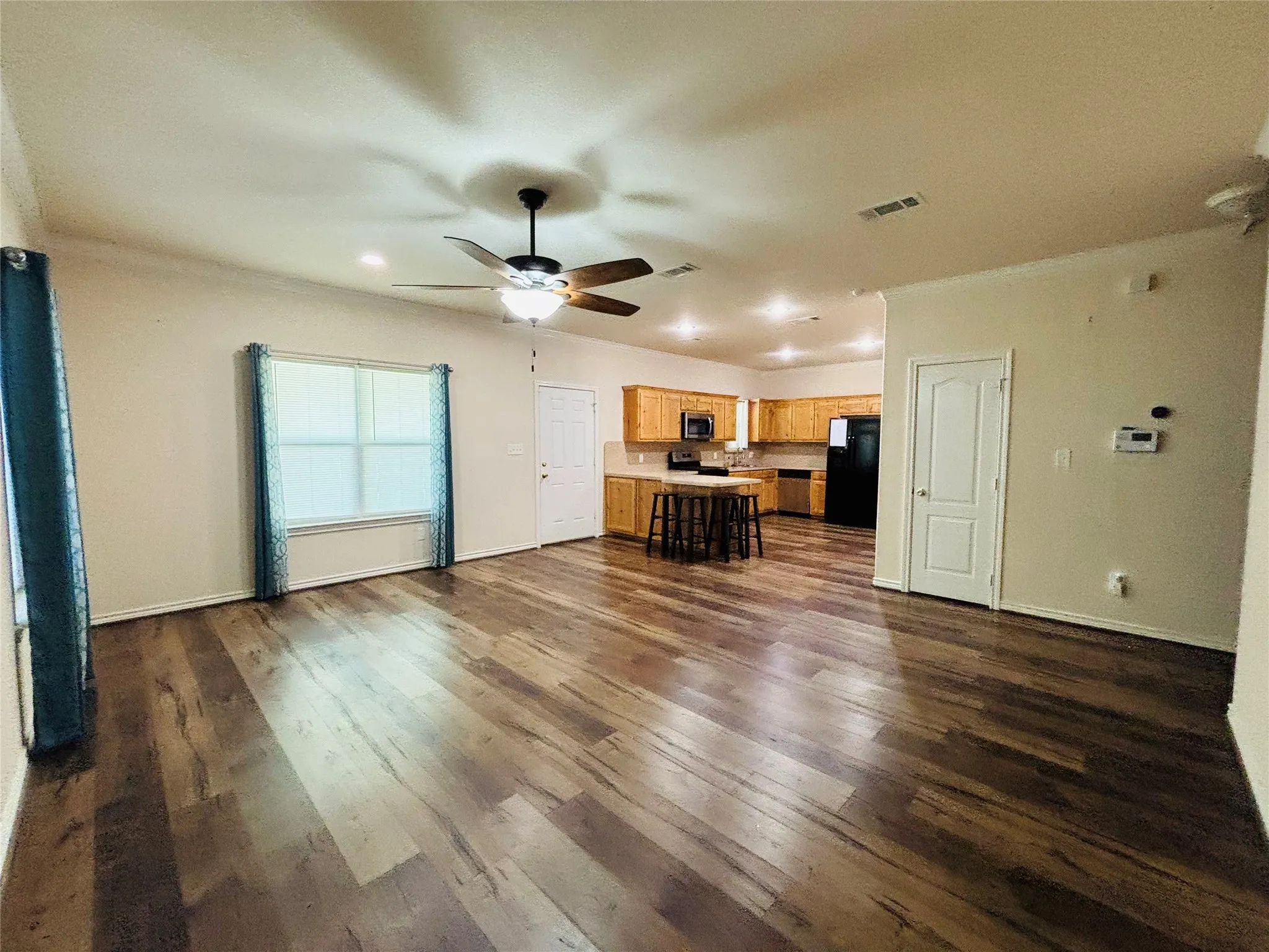 Single Family Residence For Sale in Grayson County , 105 William Street, Pottsboro, Texas 75076, 5 Bedroom, 3 Bathroom, 2 Garage spaces, 1,714 Sqft, built in 2017, mls#21384178, Real Estate Agent in Pottsboro, Homes For Sale in Grayson county, Homes For Sale in Pottsboro, Realtor in Pottsboro Texas, Real Estate Brokerage Independent Realty Texas, Luminita Cordes Realtor