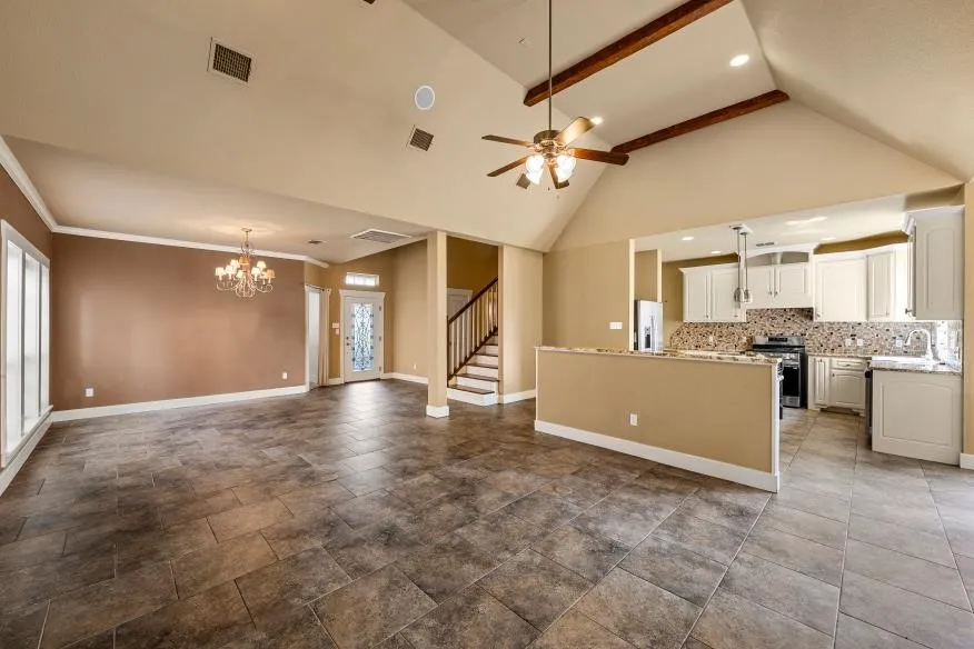 Single Family Residence For Sale in Mc Lennan County , 17015 Stonebriar Road, Woodway, Texas 76712, 3 Bedroom, 3 Bathroom, 2 Garage spaces, 2,651 Sqft, built in 2008, mls#21384166, Real Estate Agent in Woodway, Homes For Sale in Mc Lennan county, Homes For Sale in Woodway, Realtor in Woodway Texas, Real Estate Brokerage Independent Realty Texas, Luminita Cordes Realtor