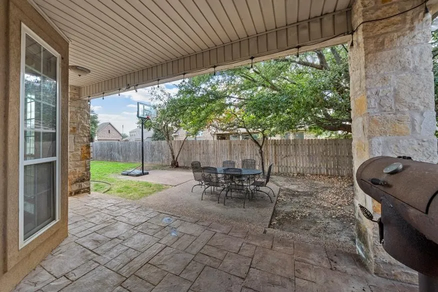 Single Family Residence For Sale in Mc Lennan County , 17015 Stonebriar Road, Woodway, Texas 76712, 3 Bedroom, 3 Bathroom, 2 Garage spaces, 2,651 Sqft, built in 2008, mls#21384166, Real Estate Agent in Woodway, Homes For Sale in Mc Lennan county, Homes For Sale in Woodway, Realtor in Woodway Texas, Real Estate Brokerage Independent Realty Texas, Luminita Cordes Realtor
