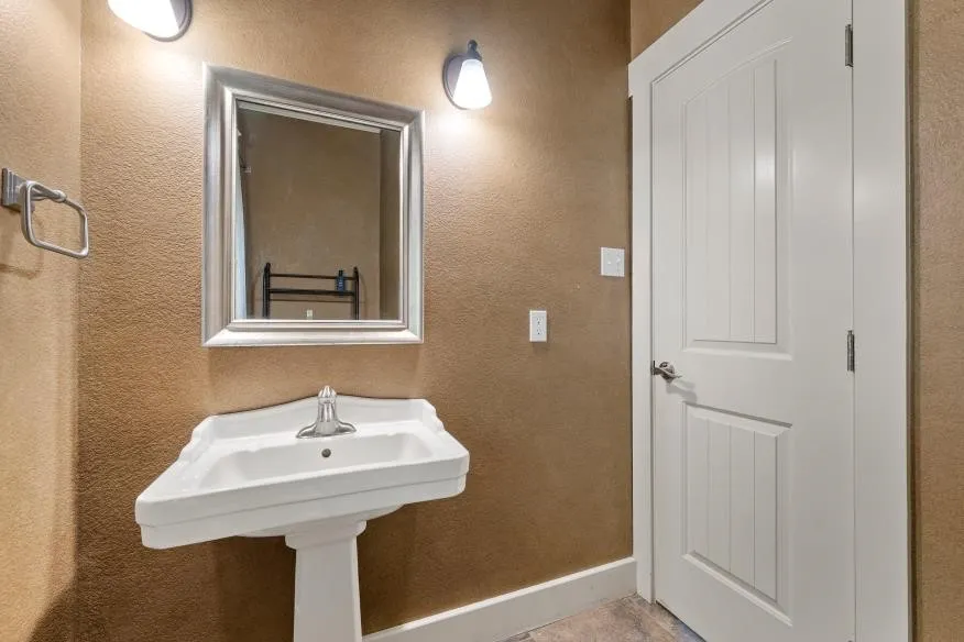 Single Family Residence For Sale in Mc Lennan County , 17015 Stonebriar Road, Woodway, Texas 76712, 3 Bedroom, 3 Bathroom, 2 Garage spaces, 2,651 Sqft, built in 2008, mls#21384166, Real Estate Agent in Woodway, Homes For Sale in Mc Lennan county, Homes For Sale in Woodway, Realtor in Woodway Texas, Real Estate Brokerage Independent Realty Texas, Luminita Cordes Realtor