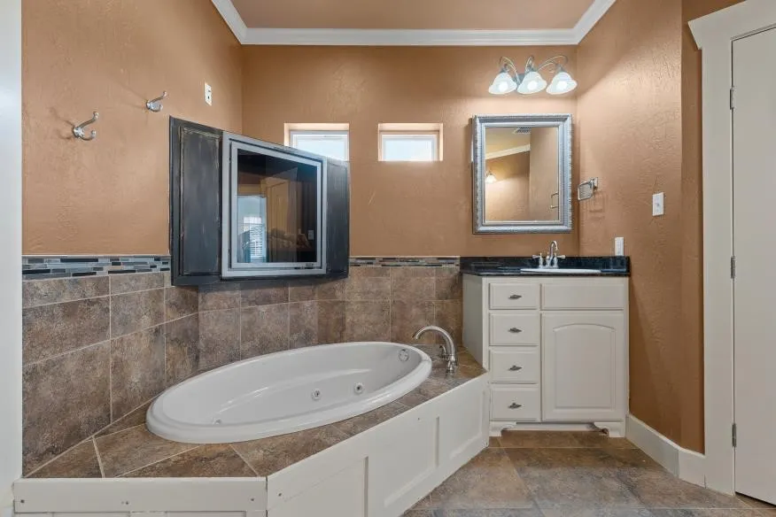 Single Family Residence For Sale in Mc Lennan County , 17015 Stonebriar Road, Woodway, Texas 76712, 3 Bedroom, 3 Bathroom, 2 Garage spaces, 2,651 Sqft, built in 2008, mls#21384166, Real Estate Agent in Woodway, Homes For Sale in Mc Lennan county, Homes For Sale in Woodway, Realtor in Woodway Texas, Real Estate Brokerage Independent Realty Texas, Luminita Cordes Realtor