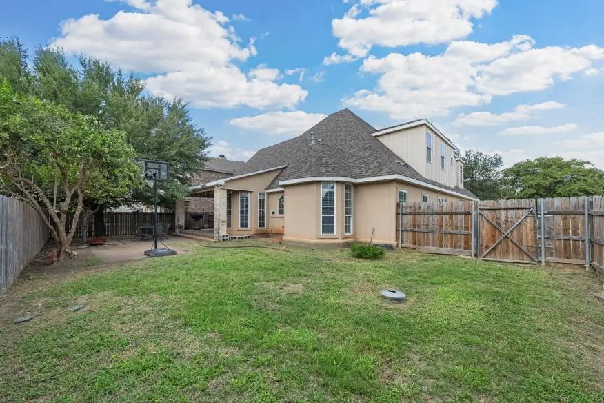 Single Family Residence For Sale in Mc Lennan County , 17015 Stonebriar Road, Woodway, Texas 76712, 3 Bedroom, 3 Bathroom, 2 Garage spaces, 2,651 Sqft, built in 2008, mls#21384166, Real Estate Agent in Woodway, Homes For Sale in Mc Lennan county, Homes For Sale in Woodway, Realtor in Woodway Texas, Real Estate Brokerage Independent Realty Texas, Luminita Cordes Realtor
