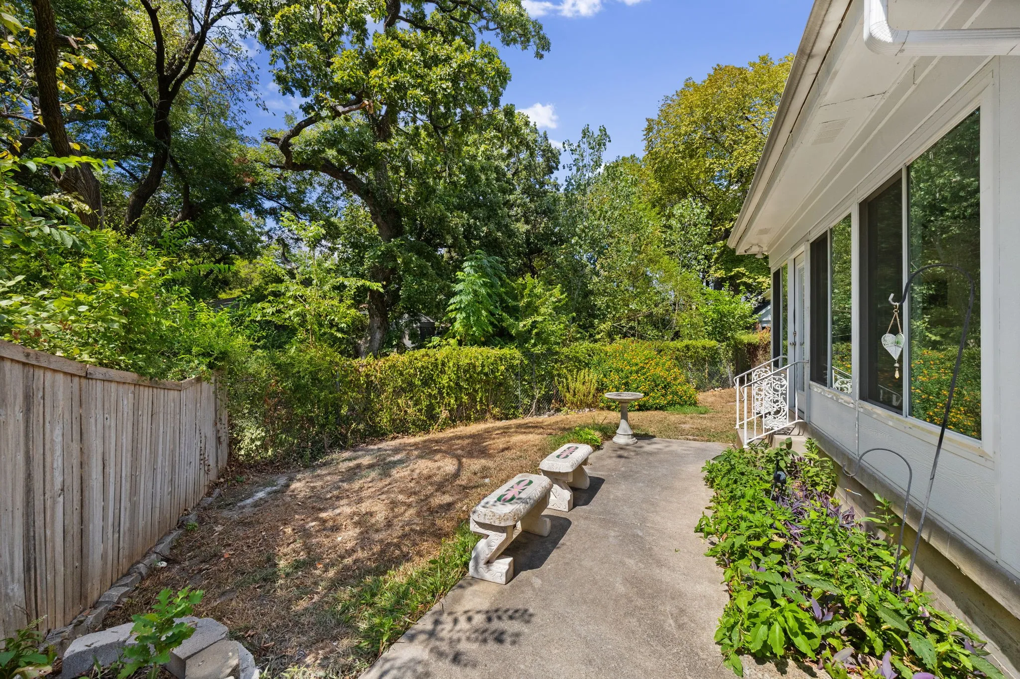 Single Family Residence For Rent in Dallas County , 3431 Kiesthill Drive, Dallas, Texas 75233, 4 Bedroom, 3 Bathroom, 2 Garage spaces, 2,728 Sqft, built in 1966, mls#21384133, Real Estate Agent in Dallas, Homes For Rent in Dallas county, Homes For Rent in Dallas, Realtor in Dallas Texas, Real Estate Brokerage Independent Realty Texas, Luminita Cordes Realtor