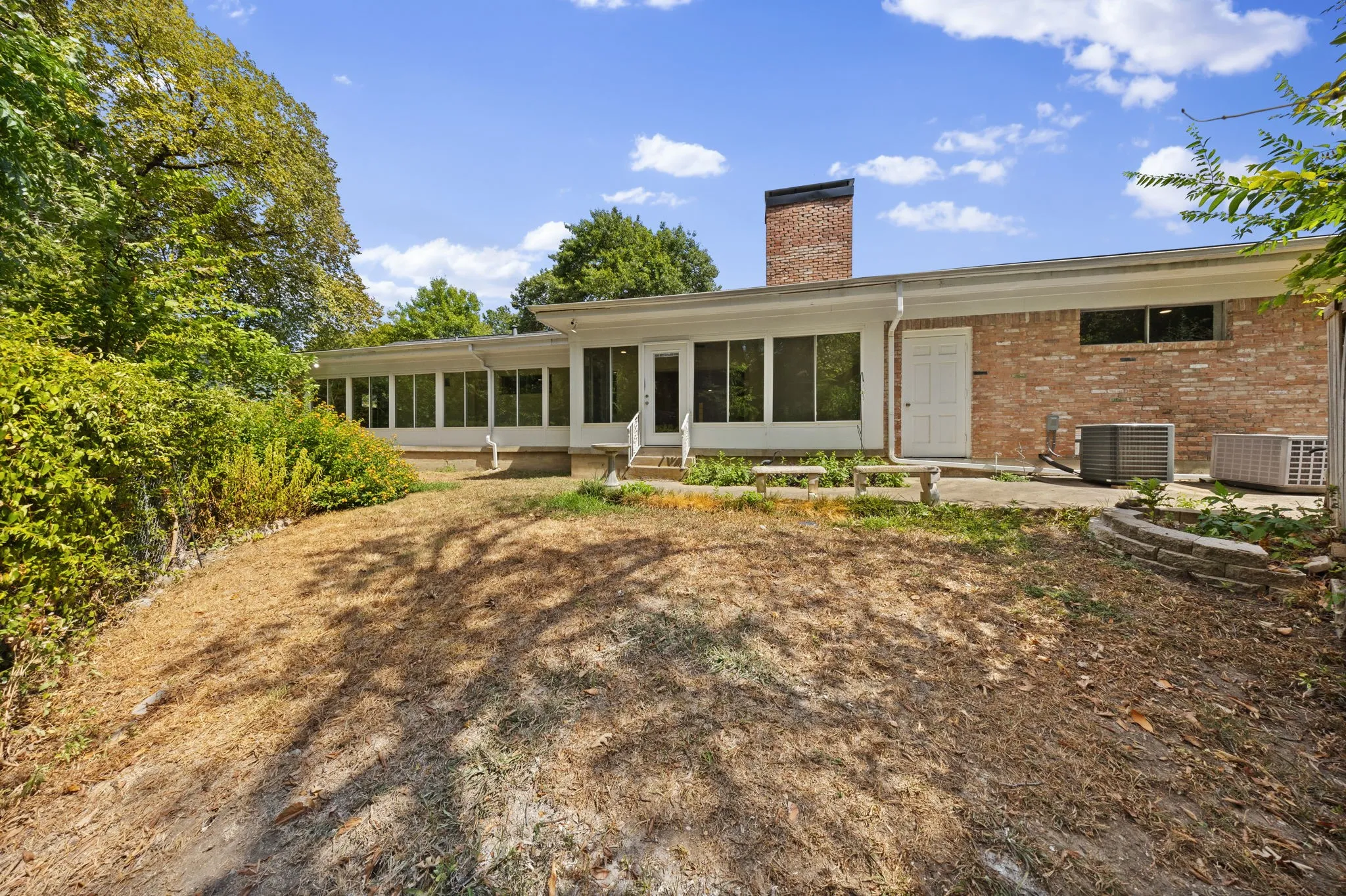 Single Family Residence For Rent in Dallas County , 3431 Kiesthill Drive, Dallas, Texas 75233, 4 Bedroom, 3 Bathroom, 2 Garage spaces, 2,728 Sqft, built in 1966, mls#21384133, Real Estate Agent in Dallas, Homes For Rent in Dallas county, Homes For Rent in Dallas, Realtor in Dallas Texas, Real Estate Brokerage Independent Realty Texas, Luminita Cordes Realtor