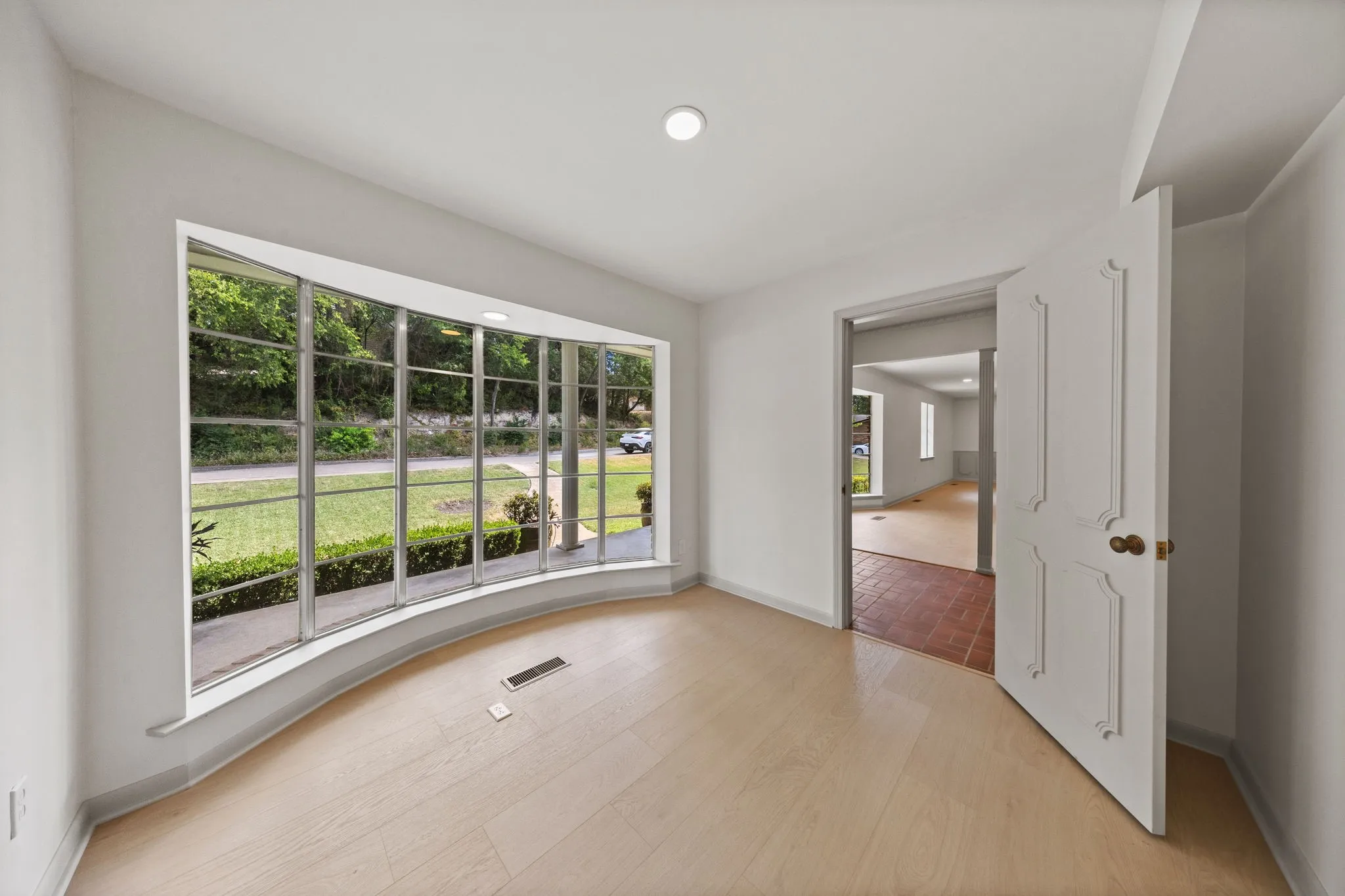 Single Family Residence For Rent in Dallas County , 3431 Kiesthill Drive, Dallas, Texas 75233, 4 Bedroom, 3 Bathroom, 2 Garage spaces, 2,728 Sqft, built in 1966, mls#21384133, Real Estate Agent in Dallas, Homes For Rent in Dallas county, Homes For Rent in Dallas, Realtor in Dallas Texas, Real Estate Brokerage Independent Realty Texas, Luminita Cordes Realtor