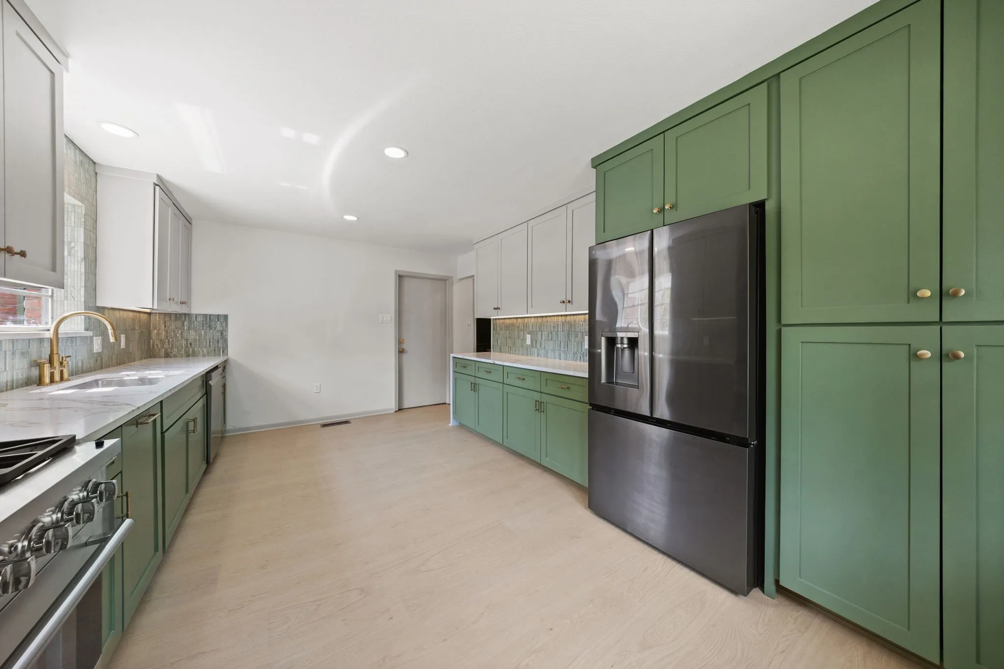 Single Family Residence For Rent in Dallas County , 3431 Kiesthill Drive, Dallas, Texas 75233, 4 Bedroom, 3 Bathroom, 2 Garage spaces, 2,728 Sqft, built in 1966, mls#21384133, Real Estate Agent in Dallas, Homes For Rent in Dallas county, Homes For Rent in Dallas, Realtor in Dallas Texas, Real Estate Brokerage Independent Realty Texas, Luminita Cordes Realtor