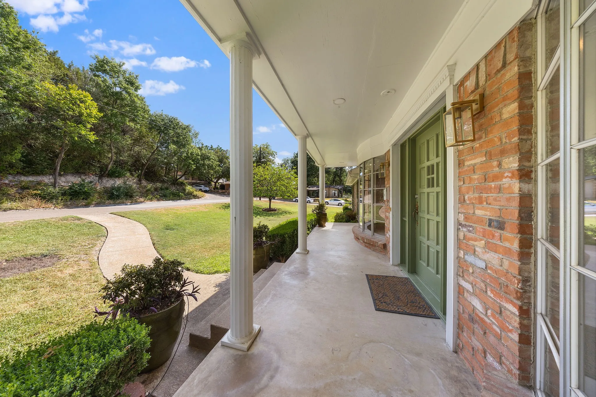 Single Family Residence For Rent in Dallas County , 3431 Kiesthill Drive, Dallas, Texas 75233, 4 Bedroom, 3 Bathroom, 2 Garage spaces, 2,728 Sqft, built in 1966, mls#21384133, Real Estate Agent in Dallas, Homes For Rent in Dallas county, Homes For Rent in Dallas, Realtor in Dallas Texas, Real Estate Brokerage Independent Realty Texas, Luminita Cordes Realtor