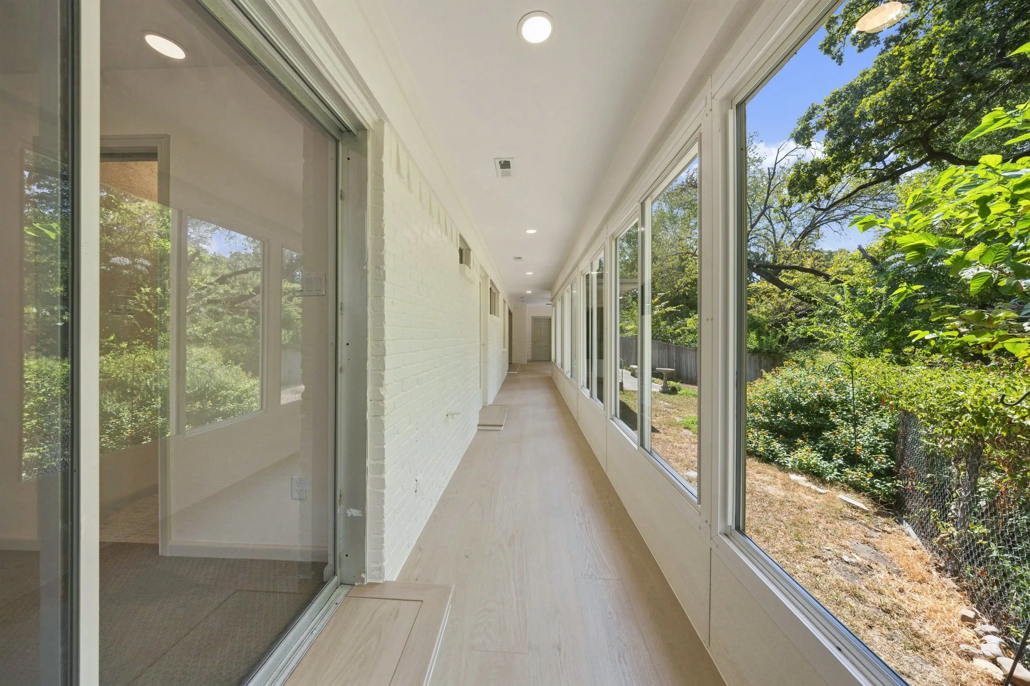 Single Family Residence For Rent in Dallas County , 3431 Kiesthill Drive, Dallas, Texas 75233, 4 Bedroom, 3 Bathroom, 2 Garage spaces, 2,728 Sqft, built in 1966, mls#21384133, Real Estate Agent in Dallas, Homes For Rent in Dallas county, Homes For Rent in Dallas, Realtor in Dallas Texas, Real Estate Brokerage Independent Realty Texas, Luminita Cordes Realtor