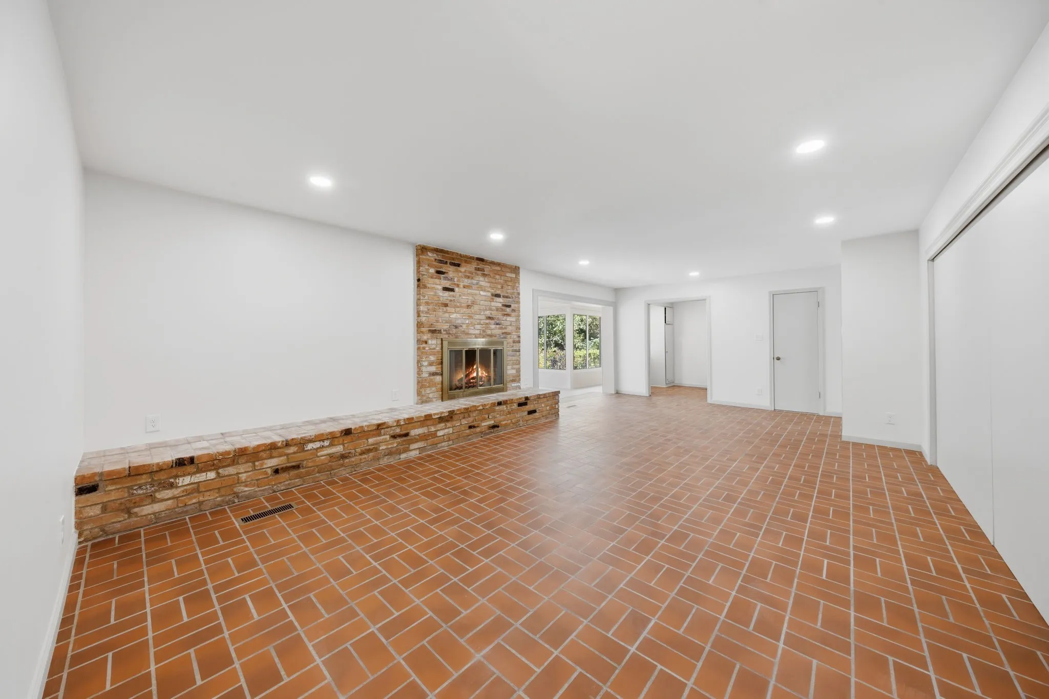 Single Family Residence For Rent in Dallas County , 3431 Kiesthill Drive, Dallas, Texas 75233, 4 Bedroom, 3 Bathroom, 2 Garage spaces, 2,728 Sqft, built in 1966, mls#21384133, Real Estate Agent in Dallas, Homes For Rent in Dallas county, Homes For Rent in Dallas, Realtor in Dallas Texas, Real Estate Brokerage Independent Realty Texas, Luminita Cordes Realtor